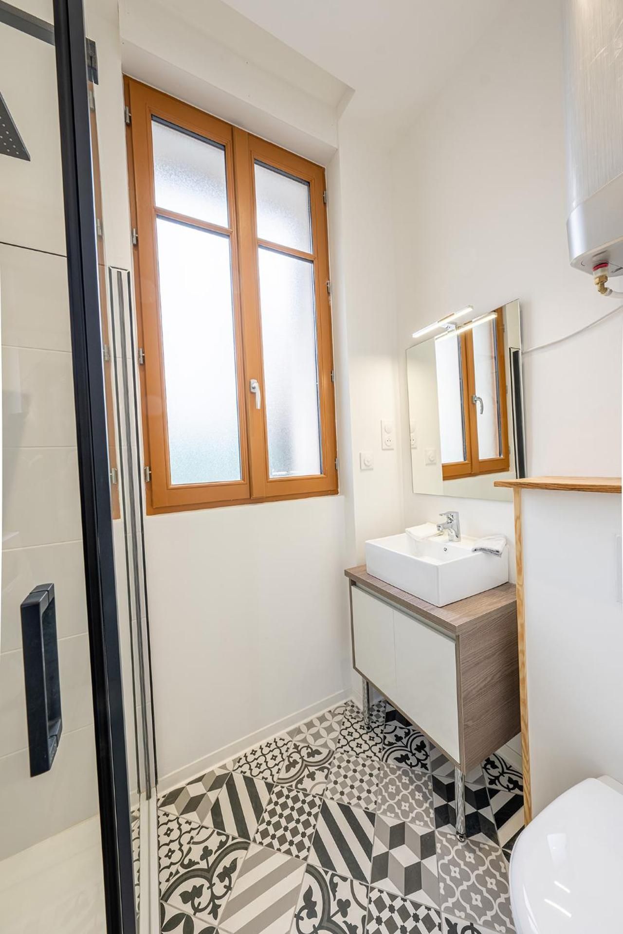 Apartment with Shower