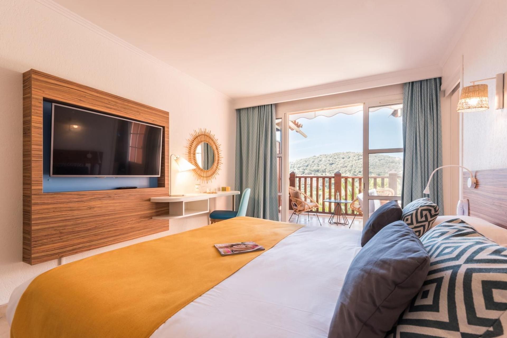Quadruple Room with Sleeping Alcove and Terrace or Balcony