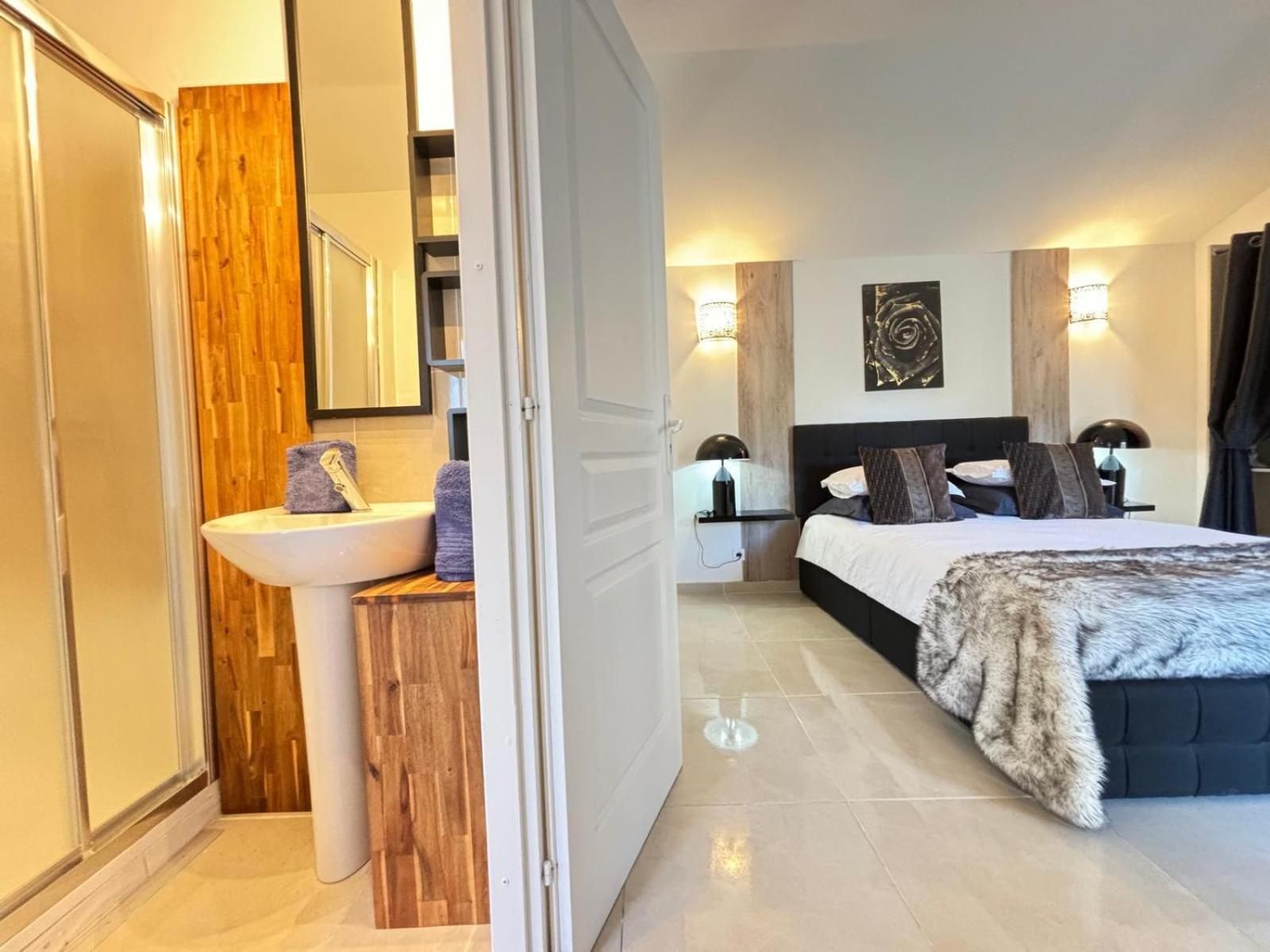 Suite with Garden View
