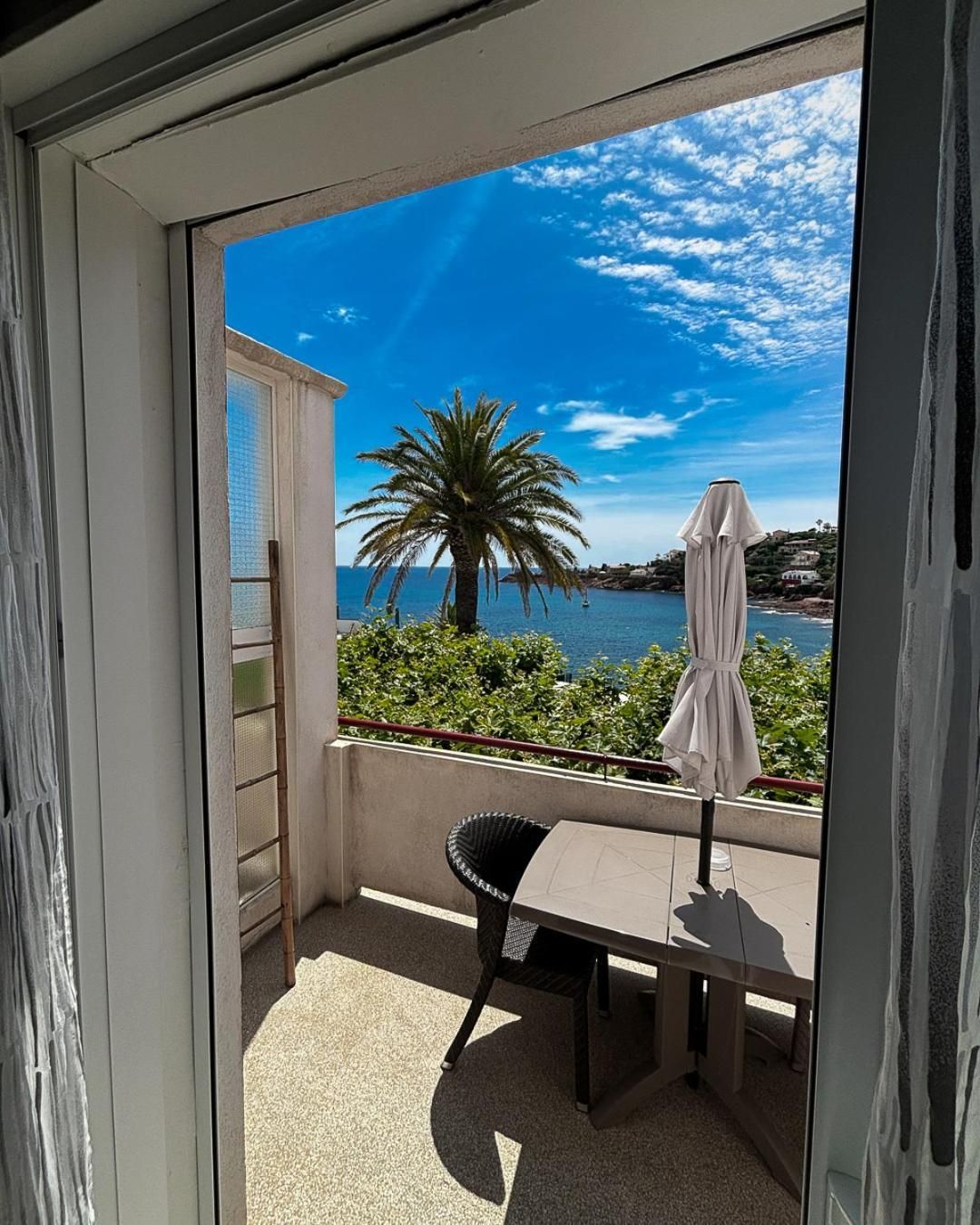 Studio with Sea View and Balcony