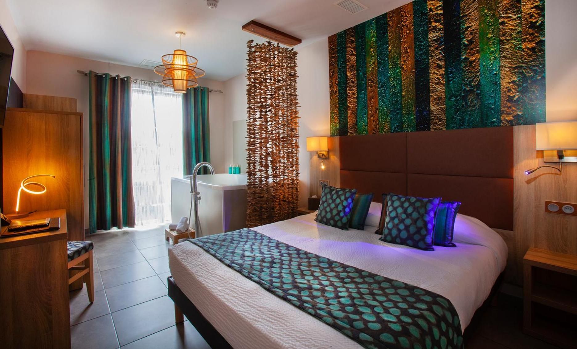 Deluxe One-Bedroom Apartment with Sea View