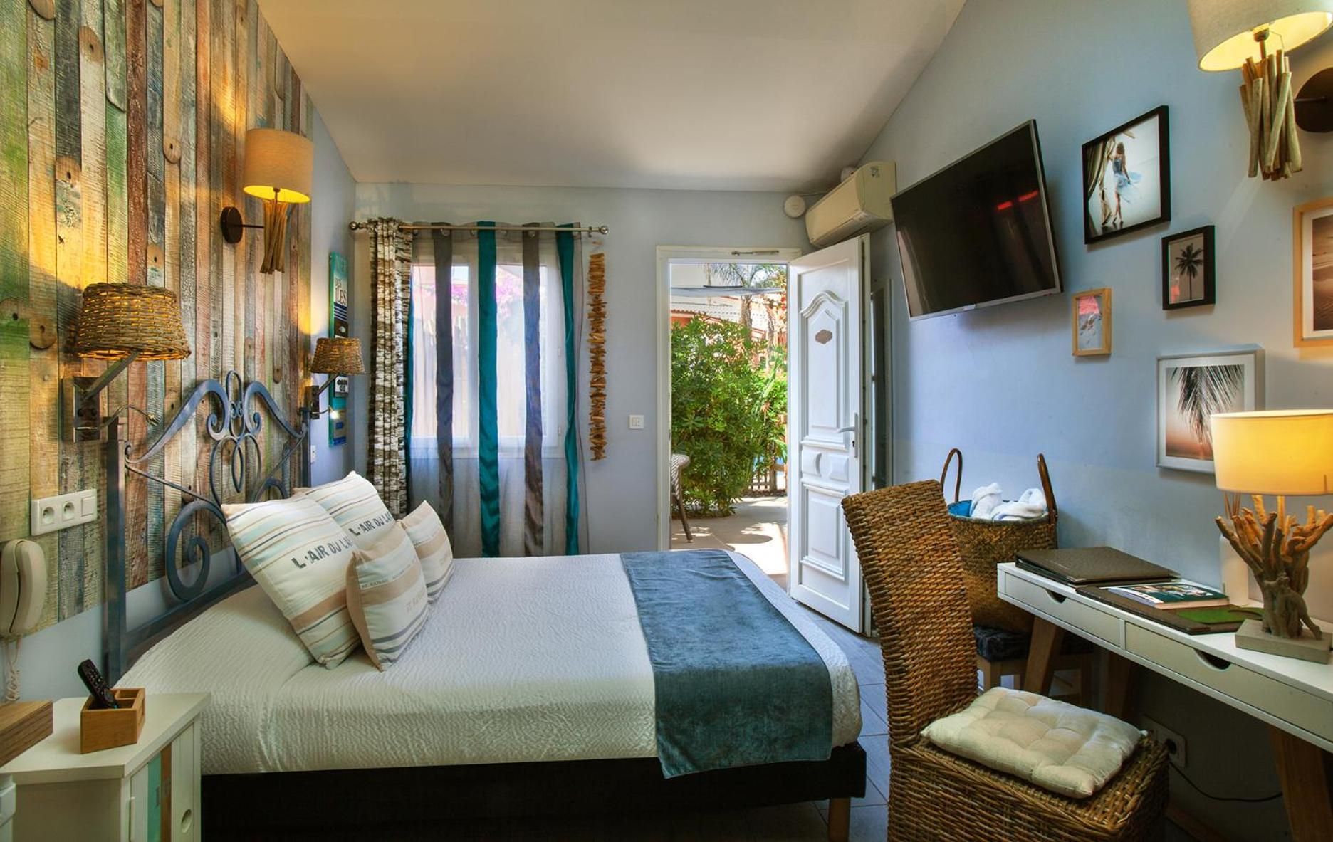 Studio with Pool View and Private Terrace