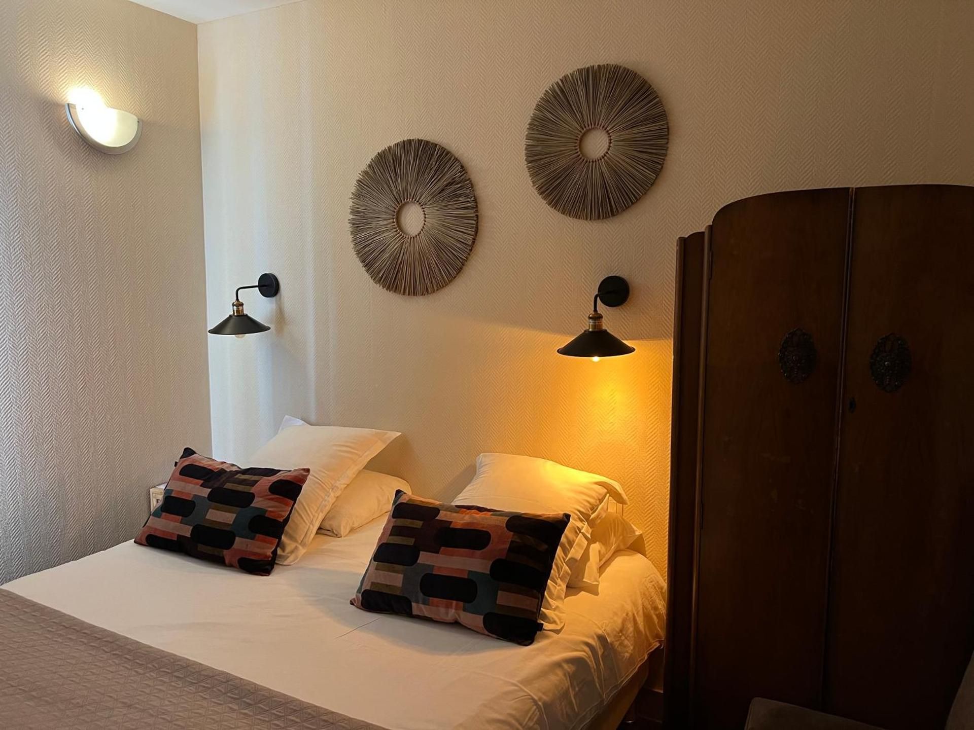 Double Room with Street View