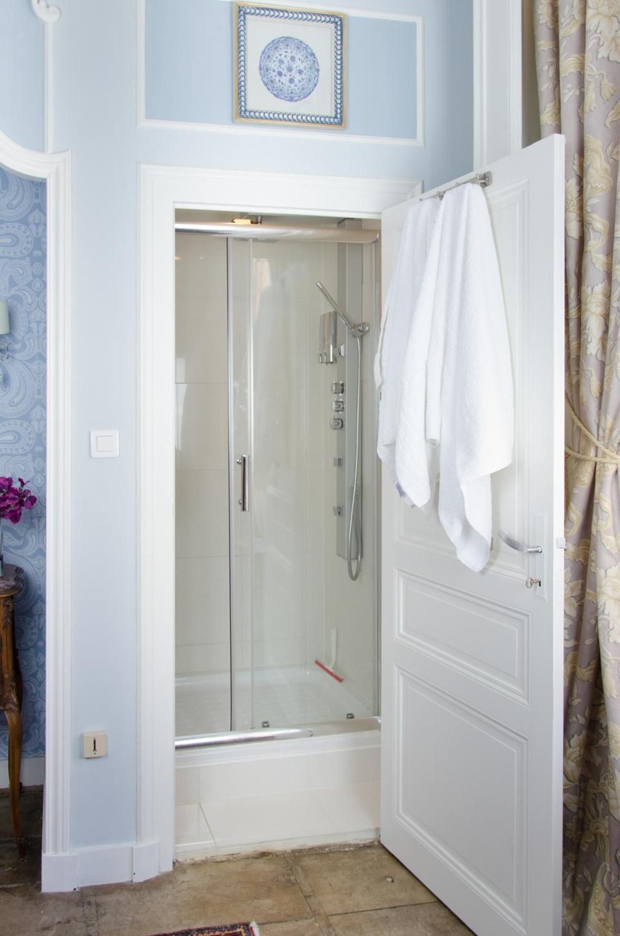 Twin Room with Private Bathroom