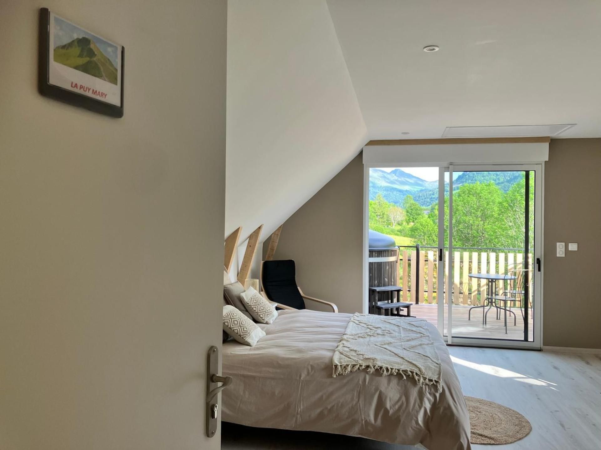 Double Room with Mountain View