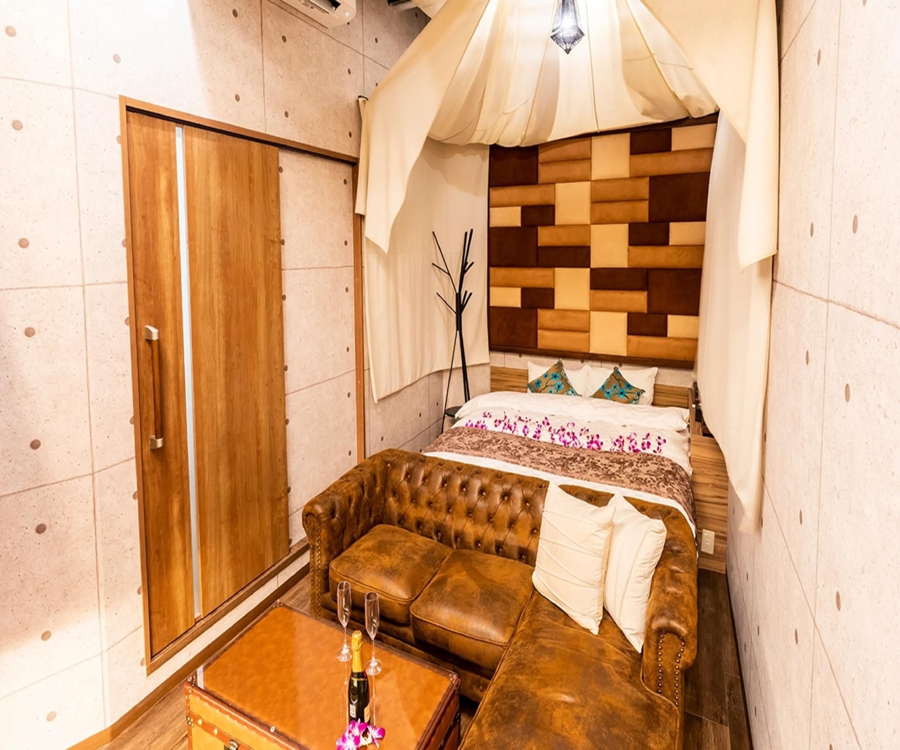 Moderate Queen Room