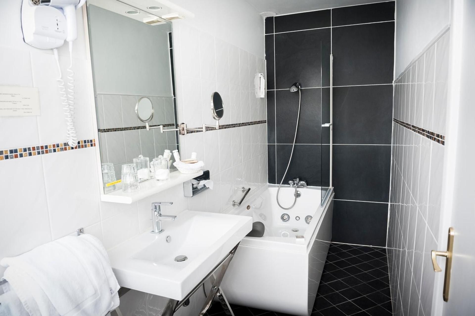 Double Room with Spa Bath