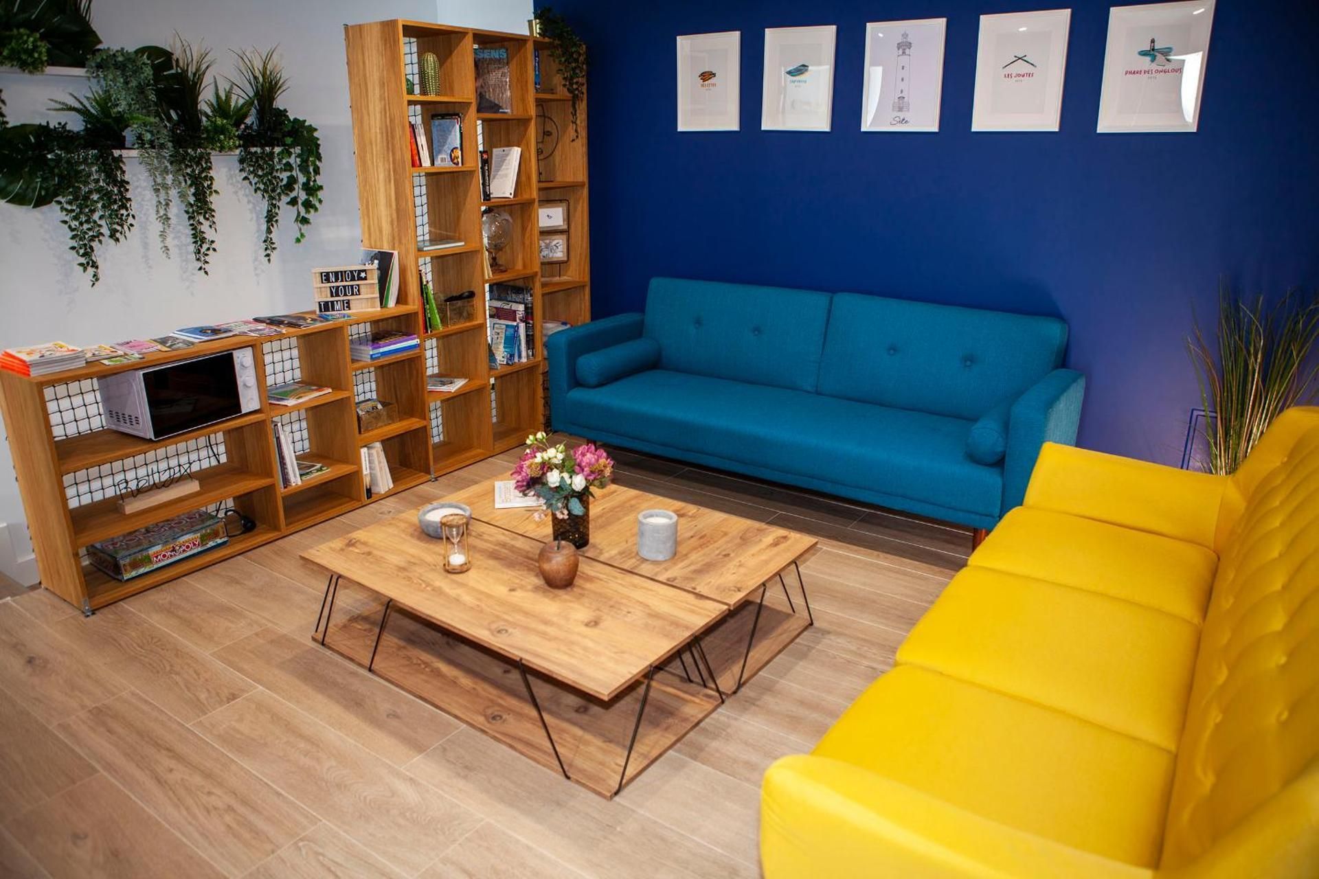 shared lounge/tv area