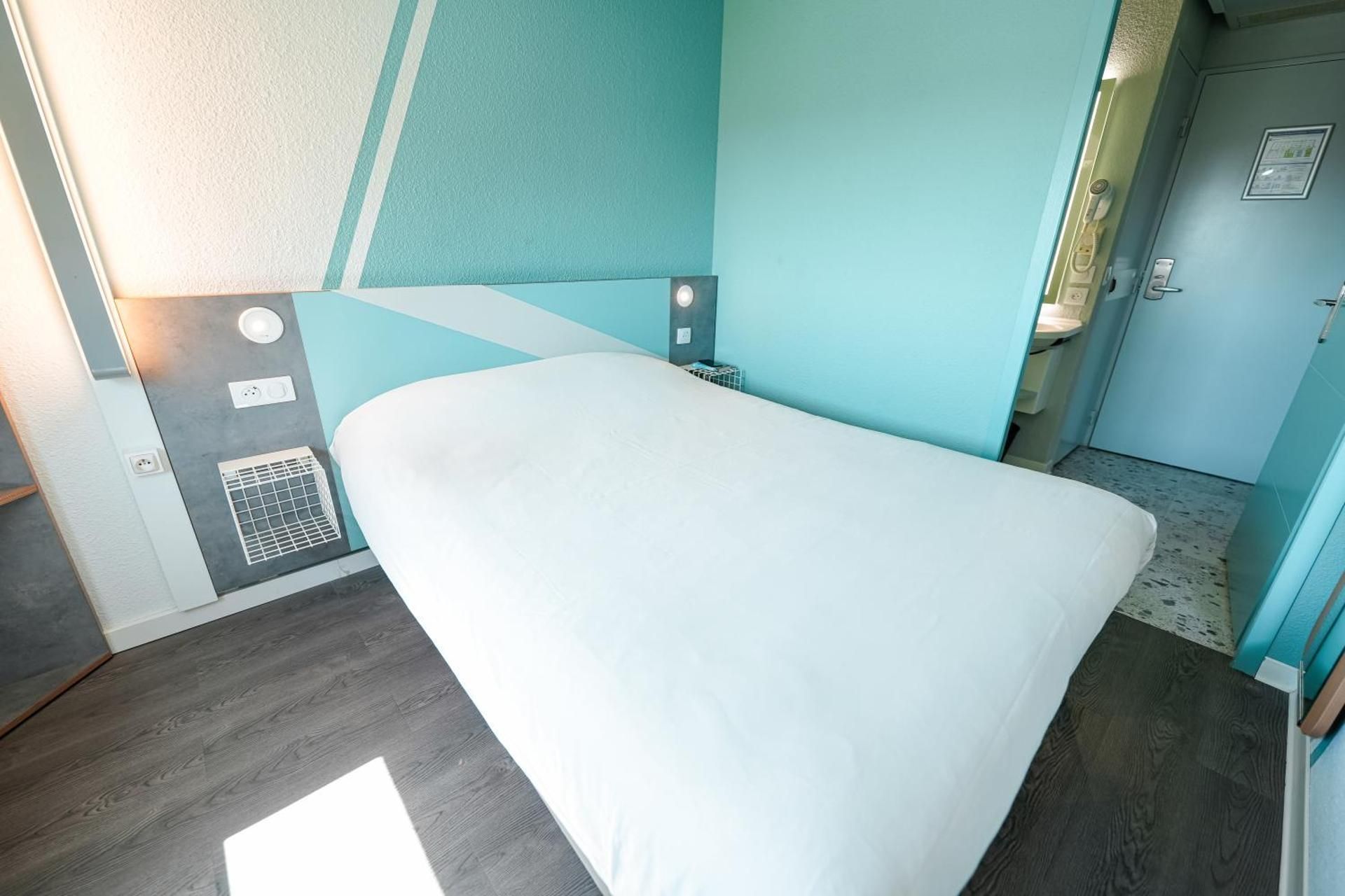 ibis budget Sète Centre Double - Room With A Large Bed For 2 People 2