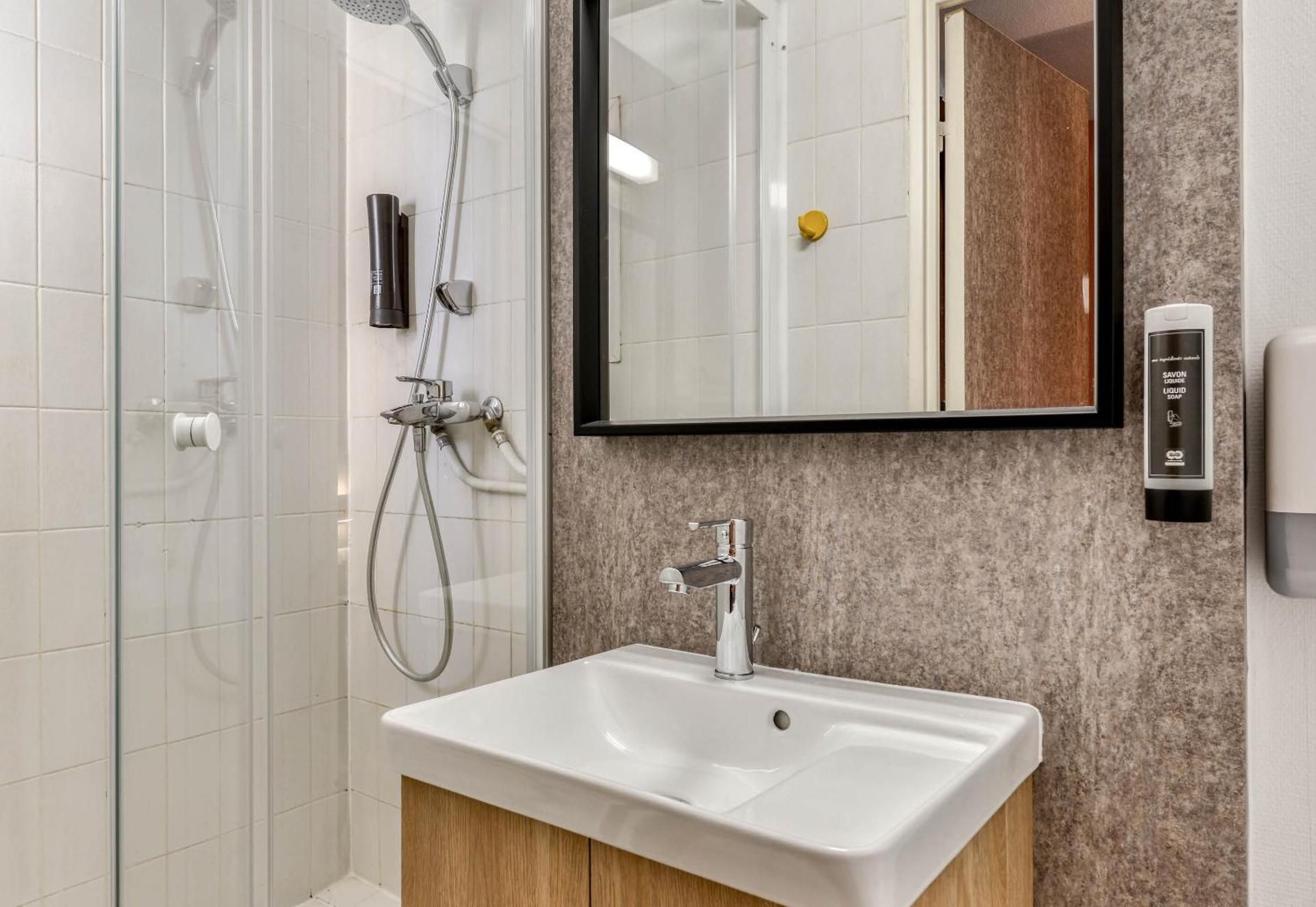 B&B HOTEL Sète Centre Gare Standard Triple Room 2