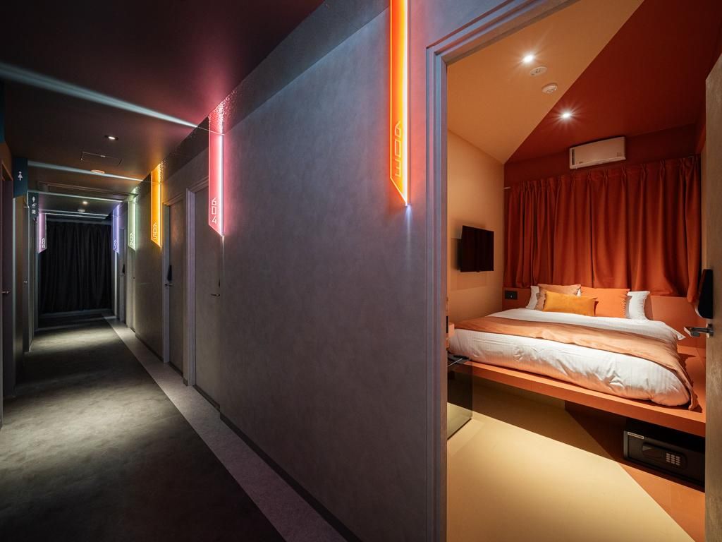 Double Room Pink with Shared Bathroom
