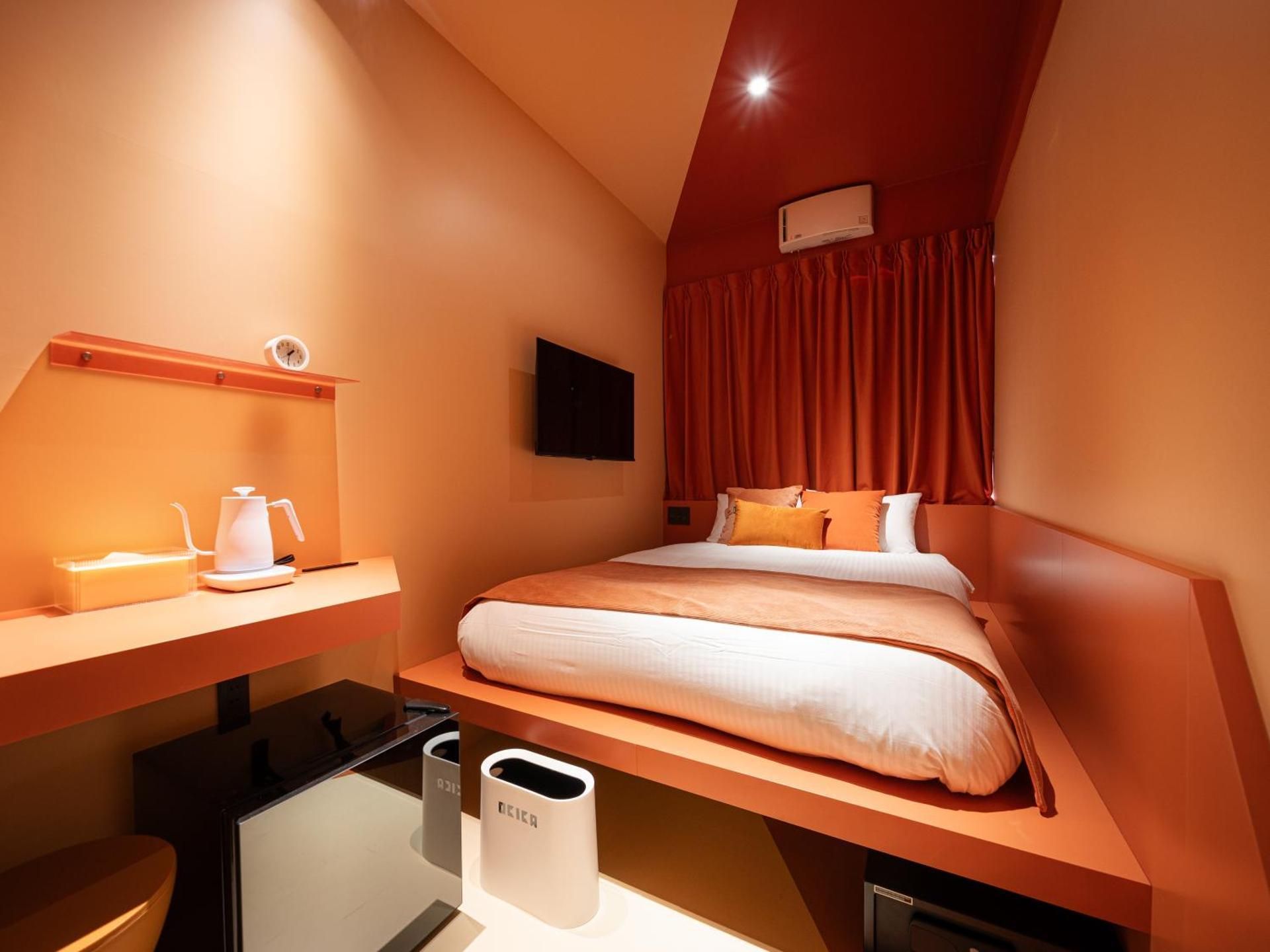 Double Room Orange with Shared Bathroom