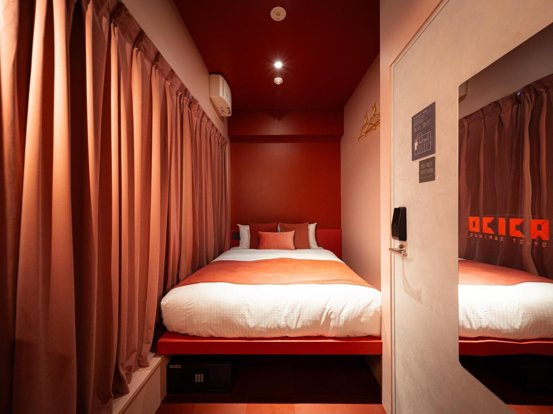 Double Room Red with Shared Bathroom
