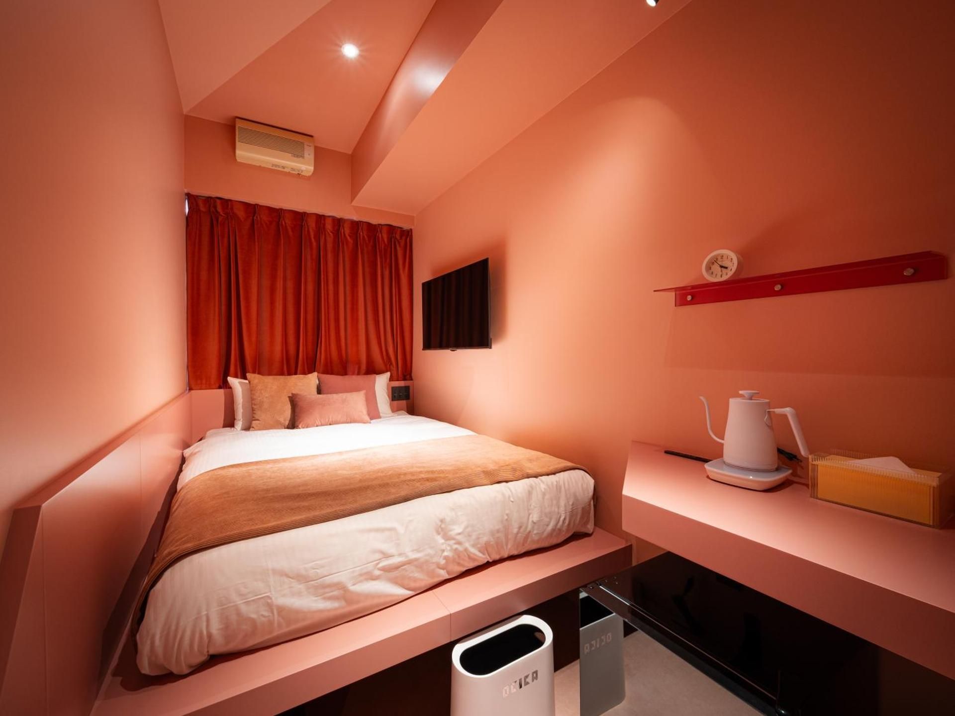 Double Room Pink with Shared Bathroom