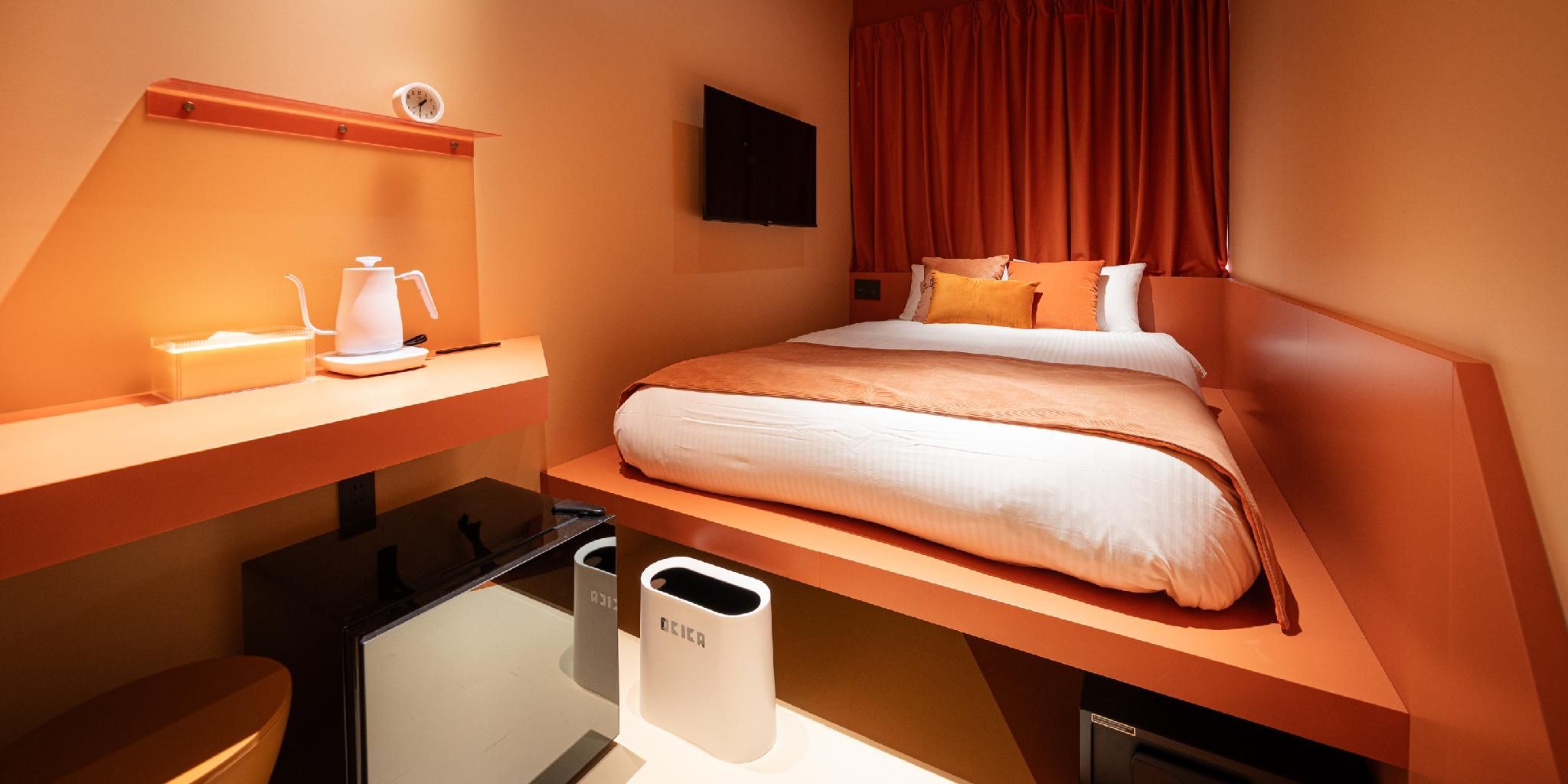Double Room Orange with Shared Bathroom