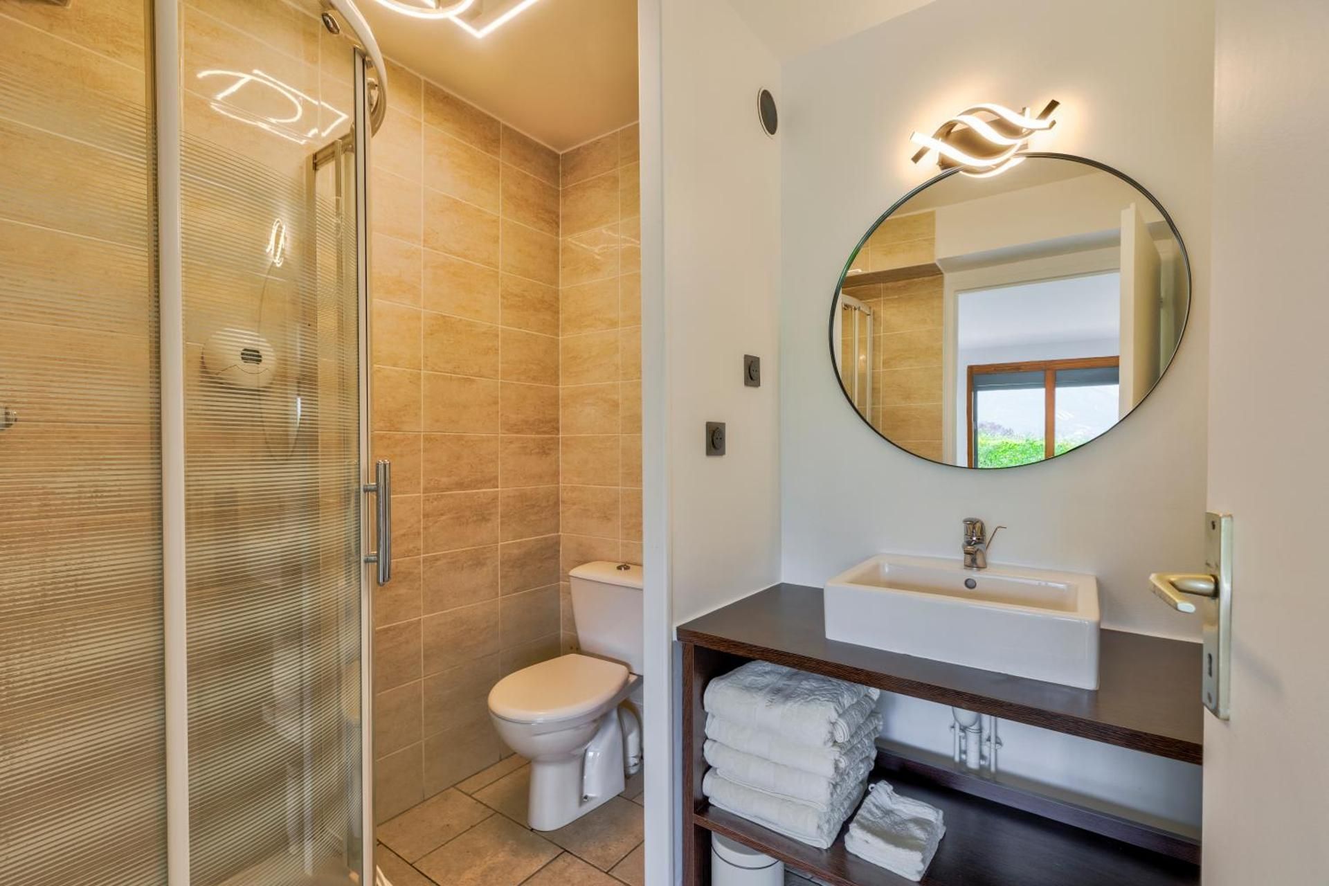Suite with Lake View