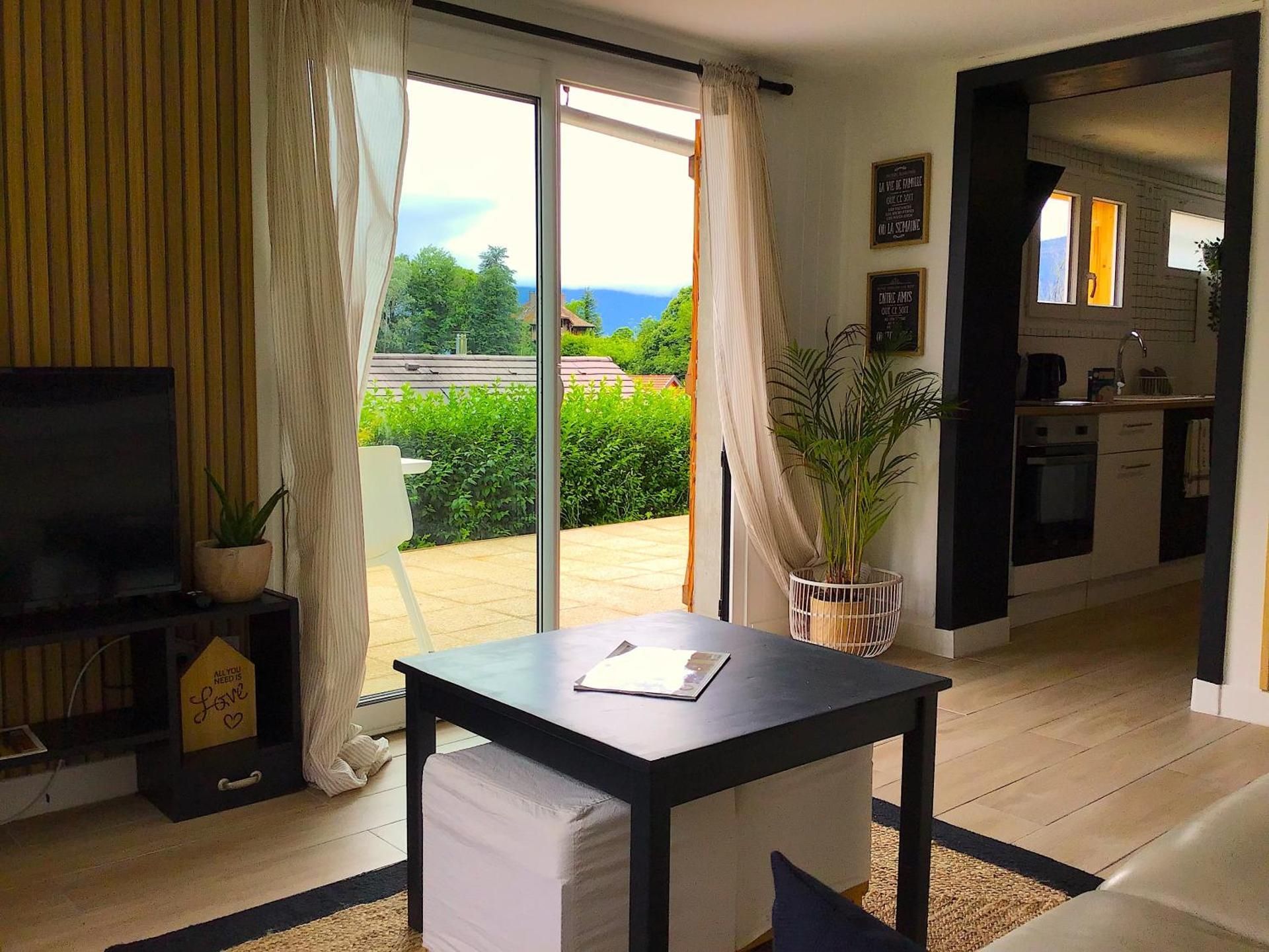 Apartment with Lake View