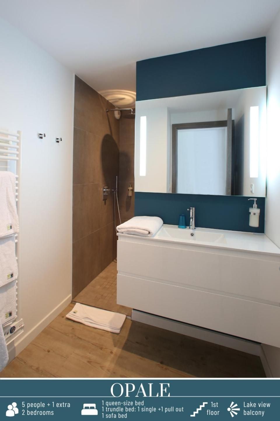 Two-Bedroom Apartment with Lake View - Opale