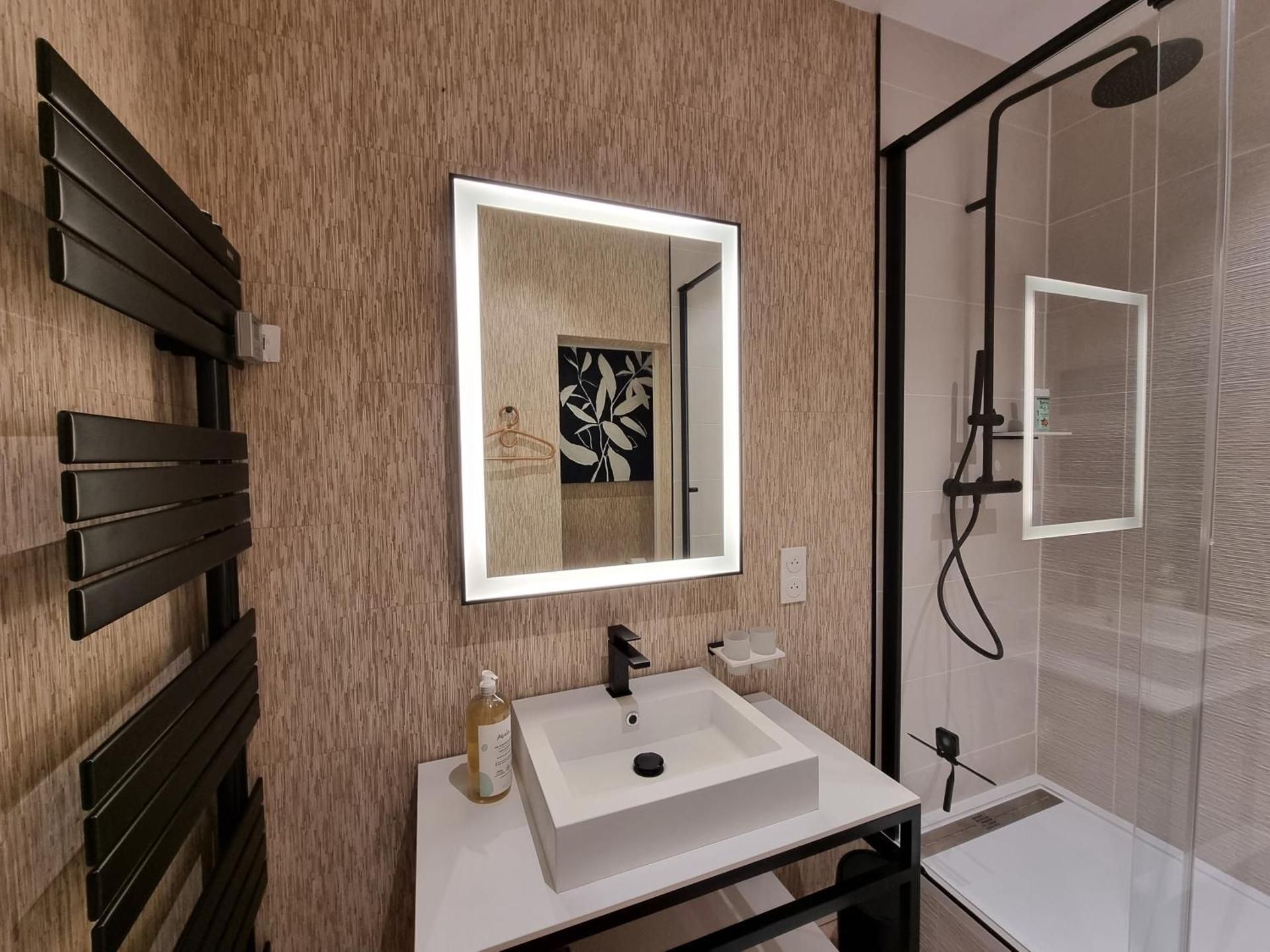 Deluxe Double Room with Shower