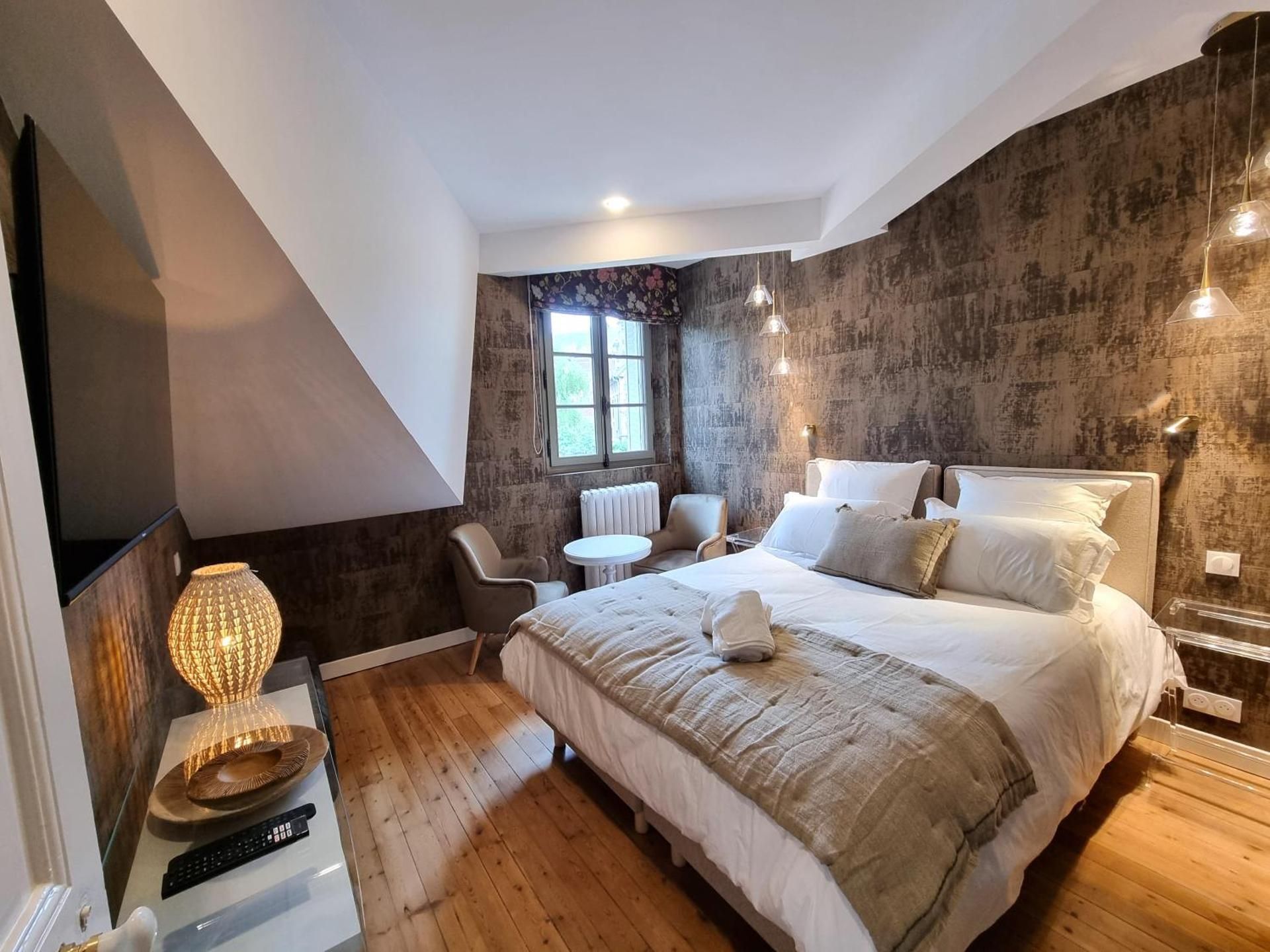 Deluxe Family Suite