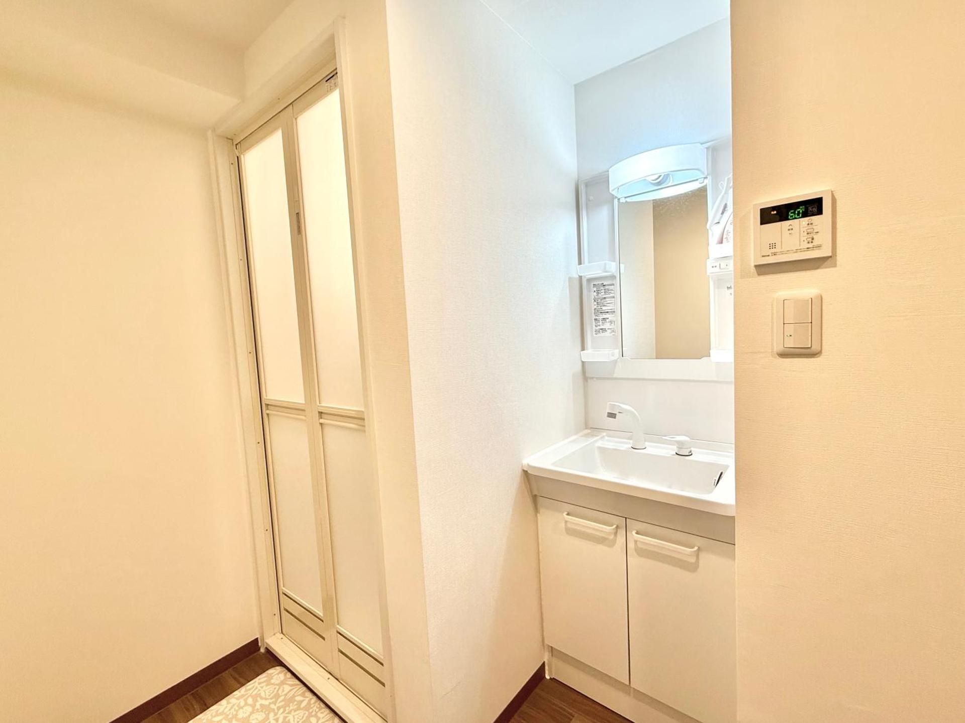 Tokyo Life hotel Quadruple Room 2