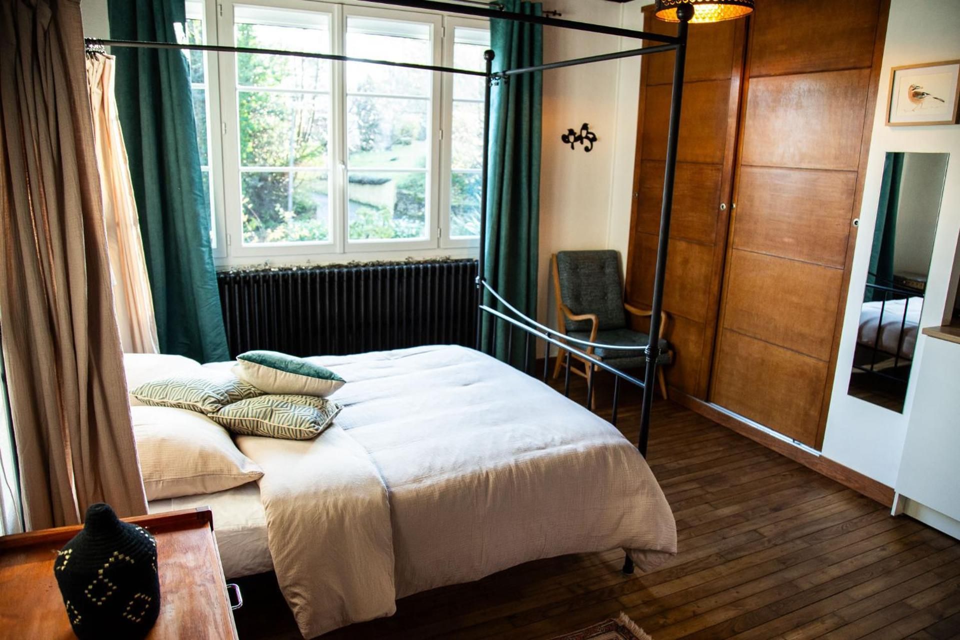 Deluxe Studio