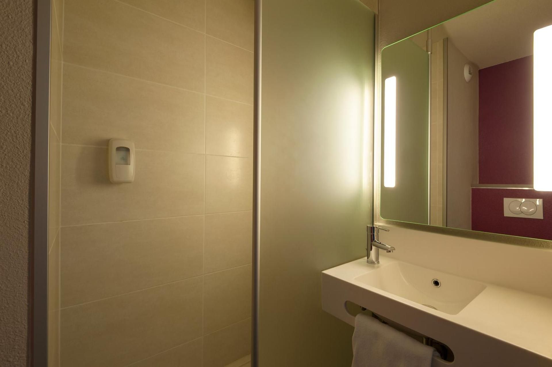 2 Adjacent Rooms (1 Double and 1 Twin)