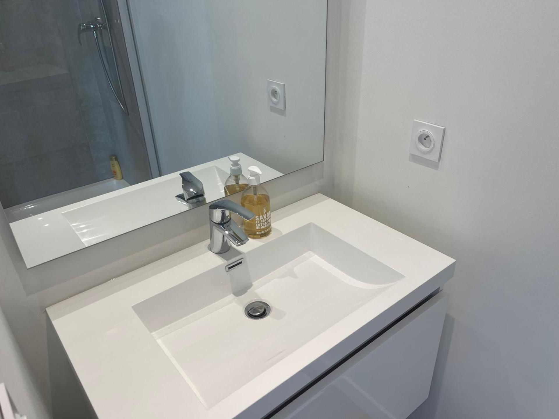 Deluxe Double Room with Shower