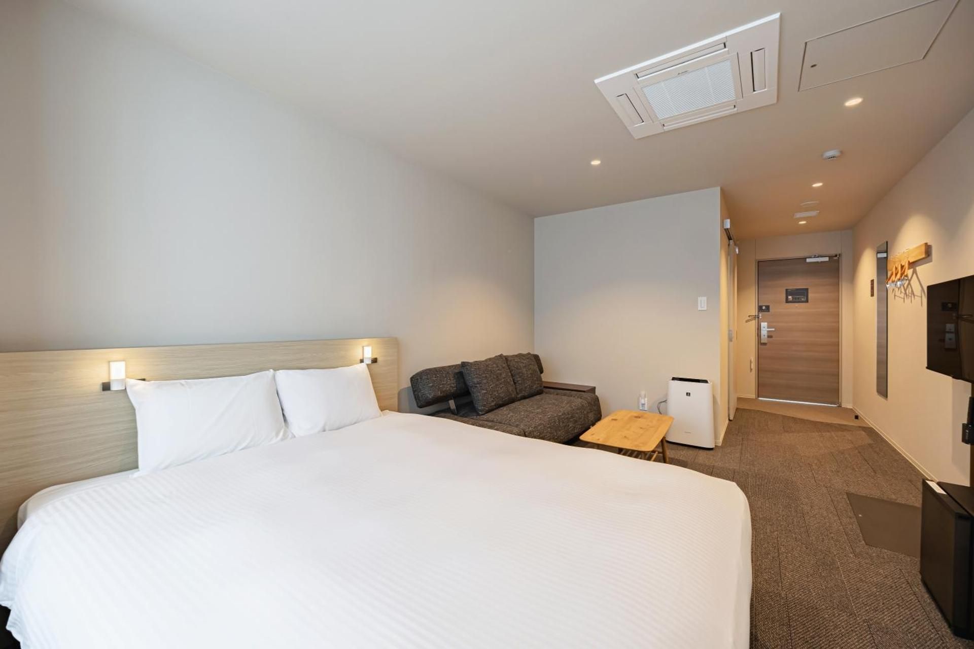 Queen Bedroom