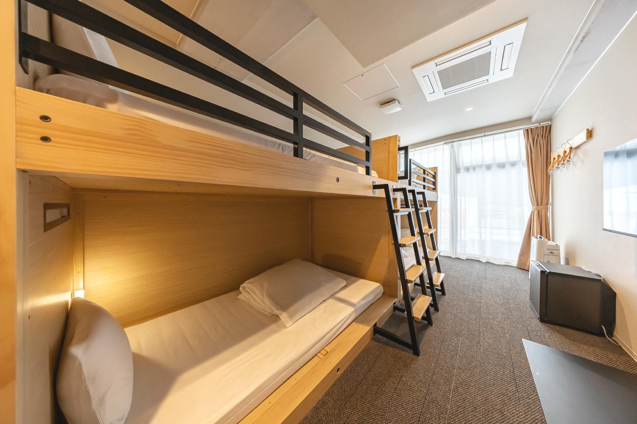 Private Room for 4 People with 2 Bunk Beds - Non-Smoking