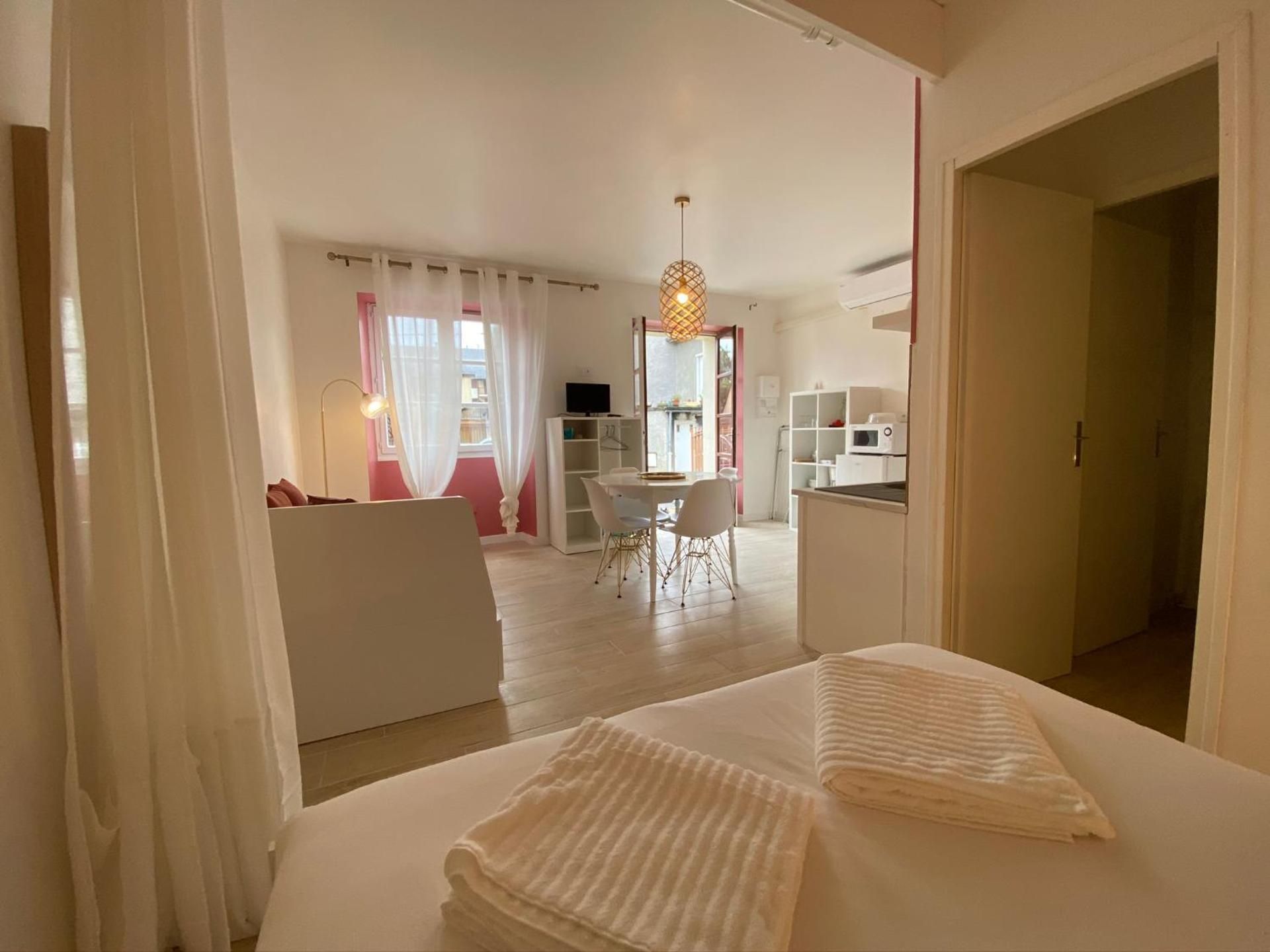 Studio Apartment