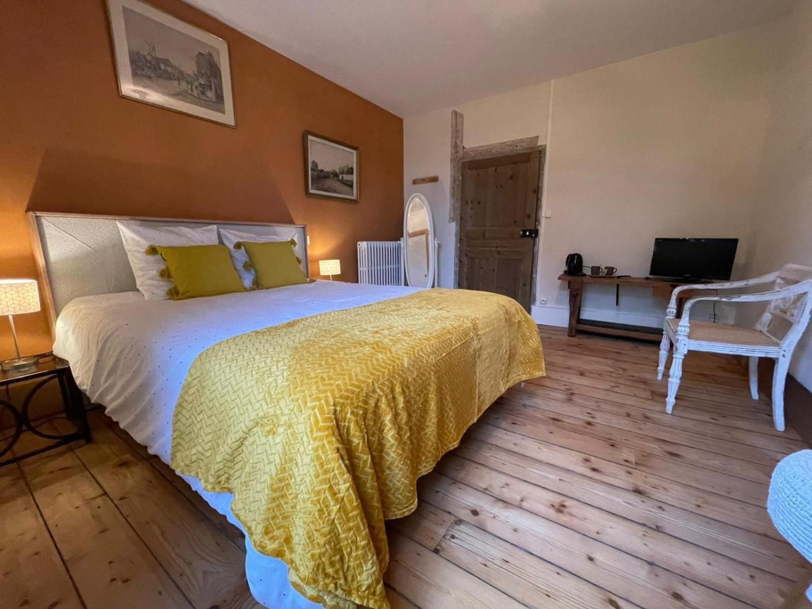 Queen Room with Garden View