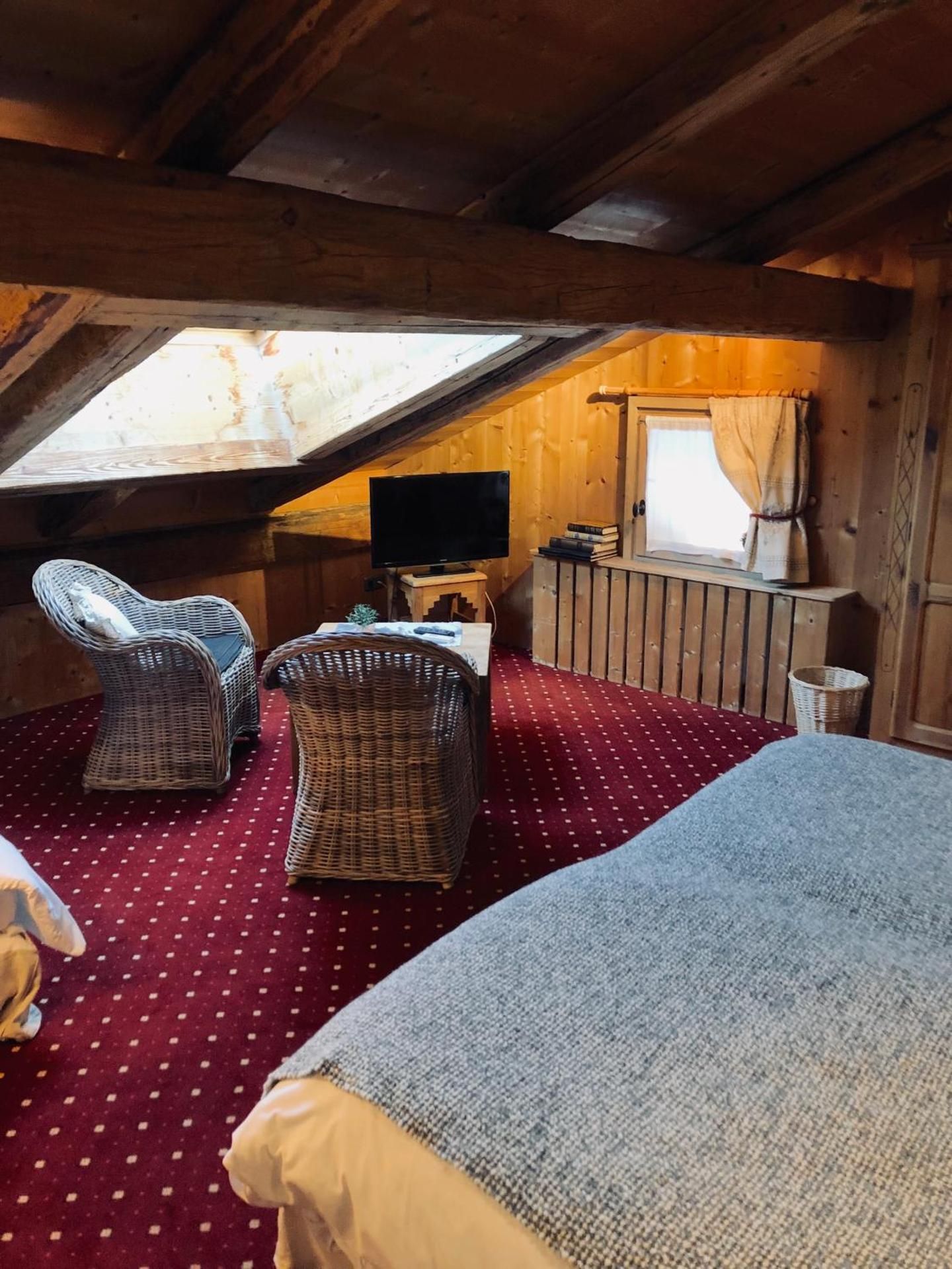 Twin Room - Attic 16