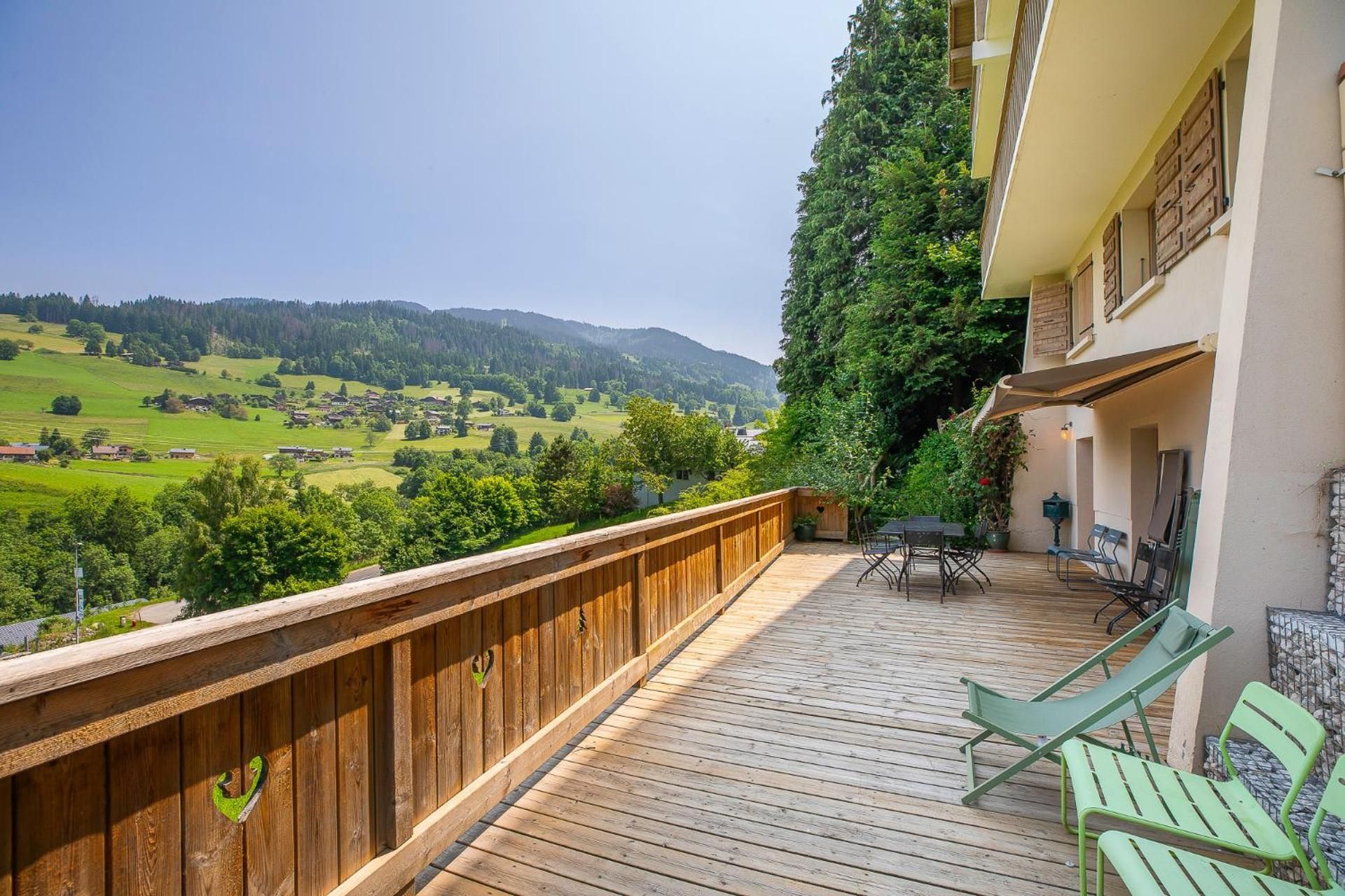 Two-Bedroom Apartment with Mountain View