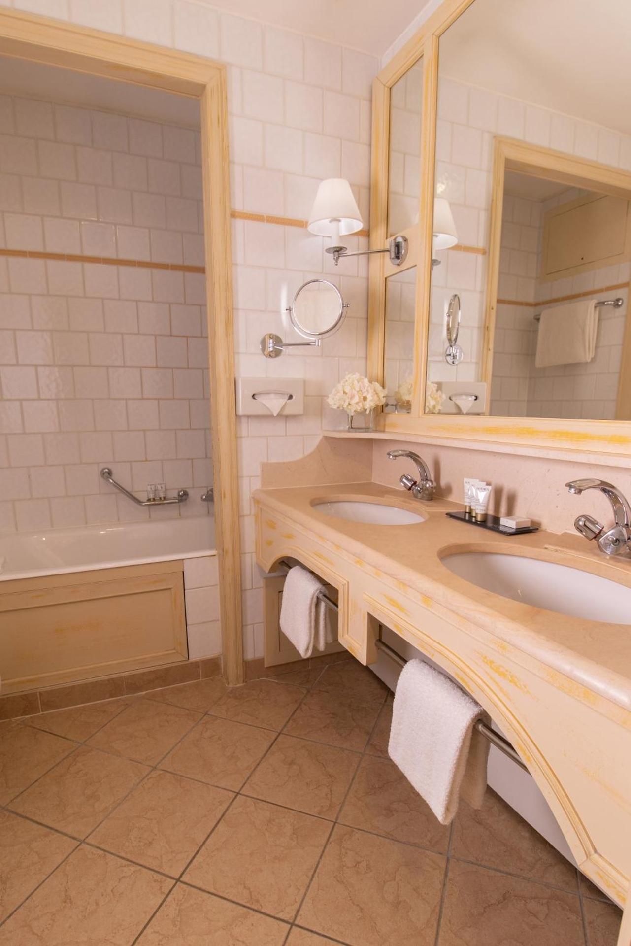 Domaine de Divonne Hotel Superior Room 3