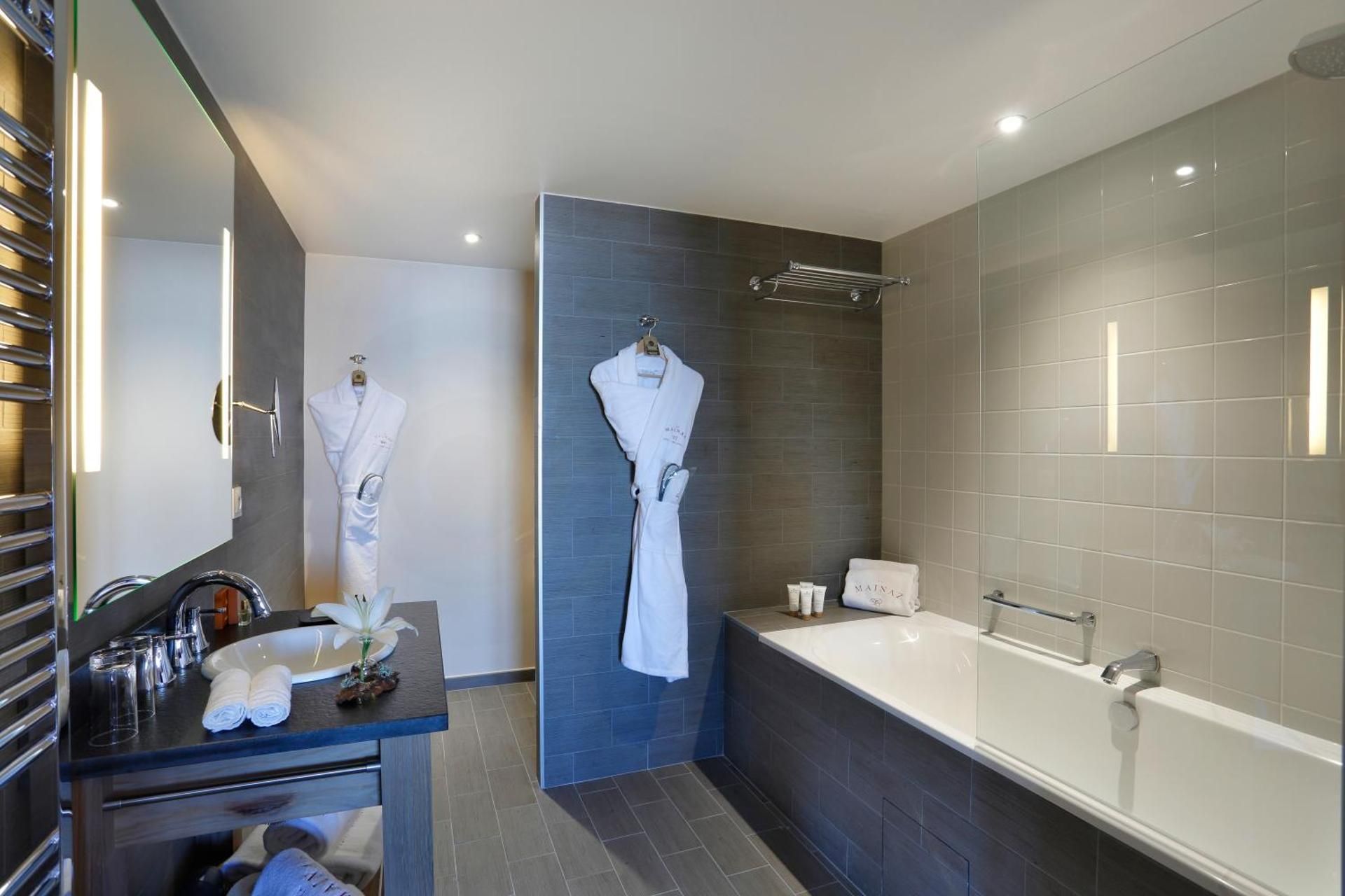 La Mainaz Hotel Restaurant & Resort Two-Bedroom Apartment 3