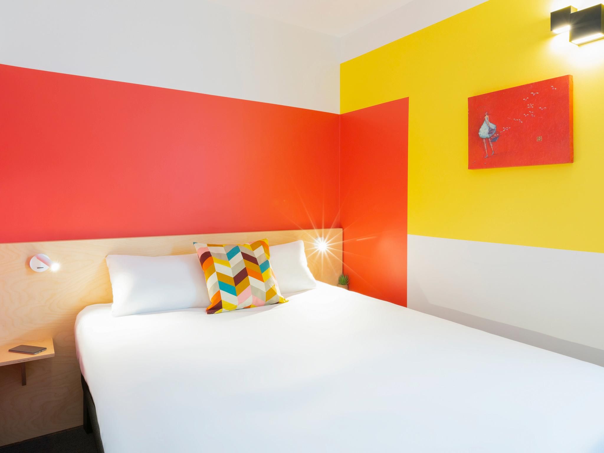 Pure room with 1 double bed