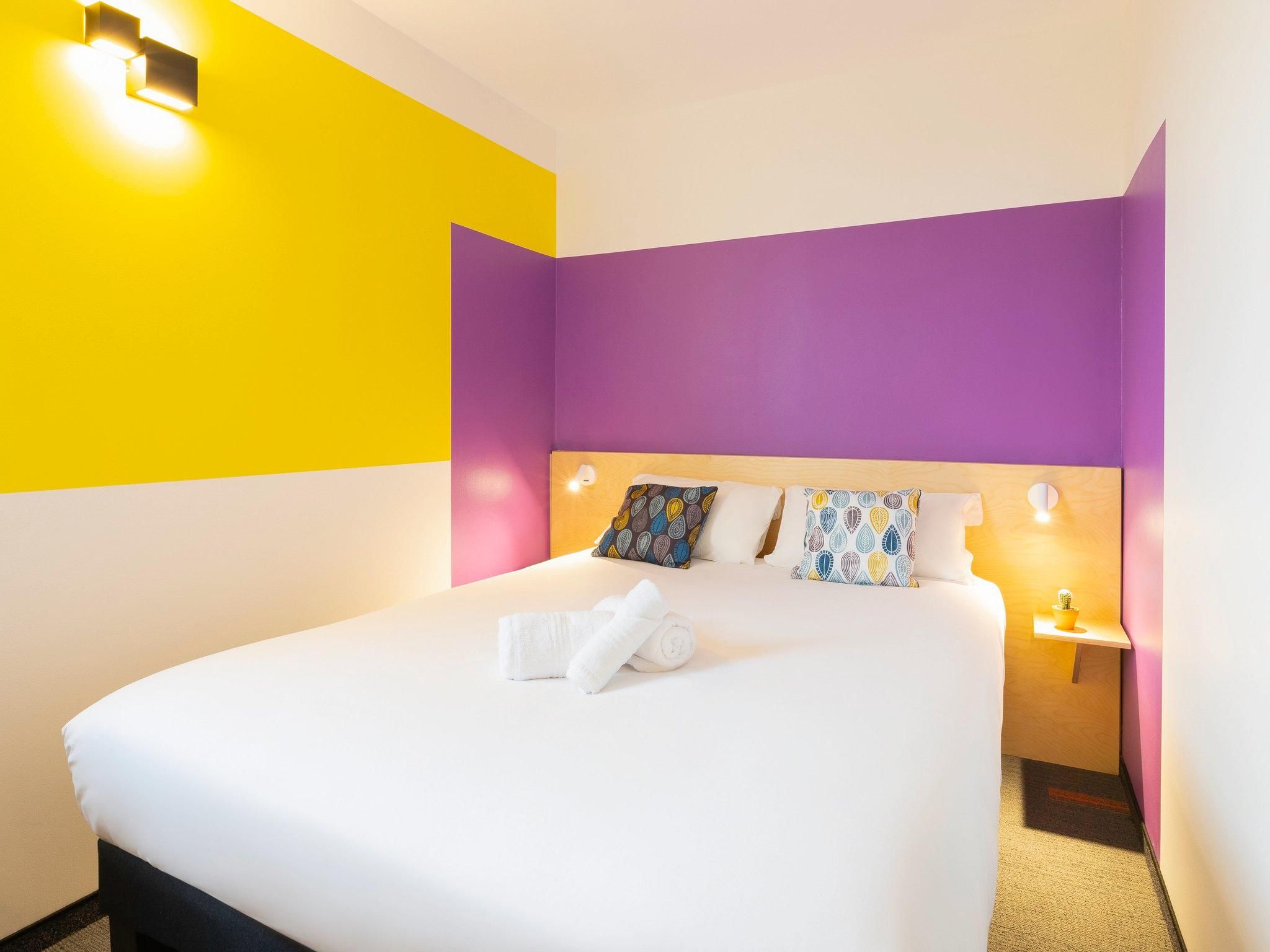 Pure room with 1 double bed