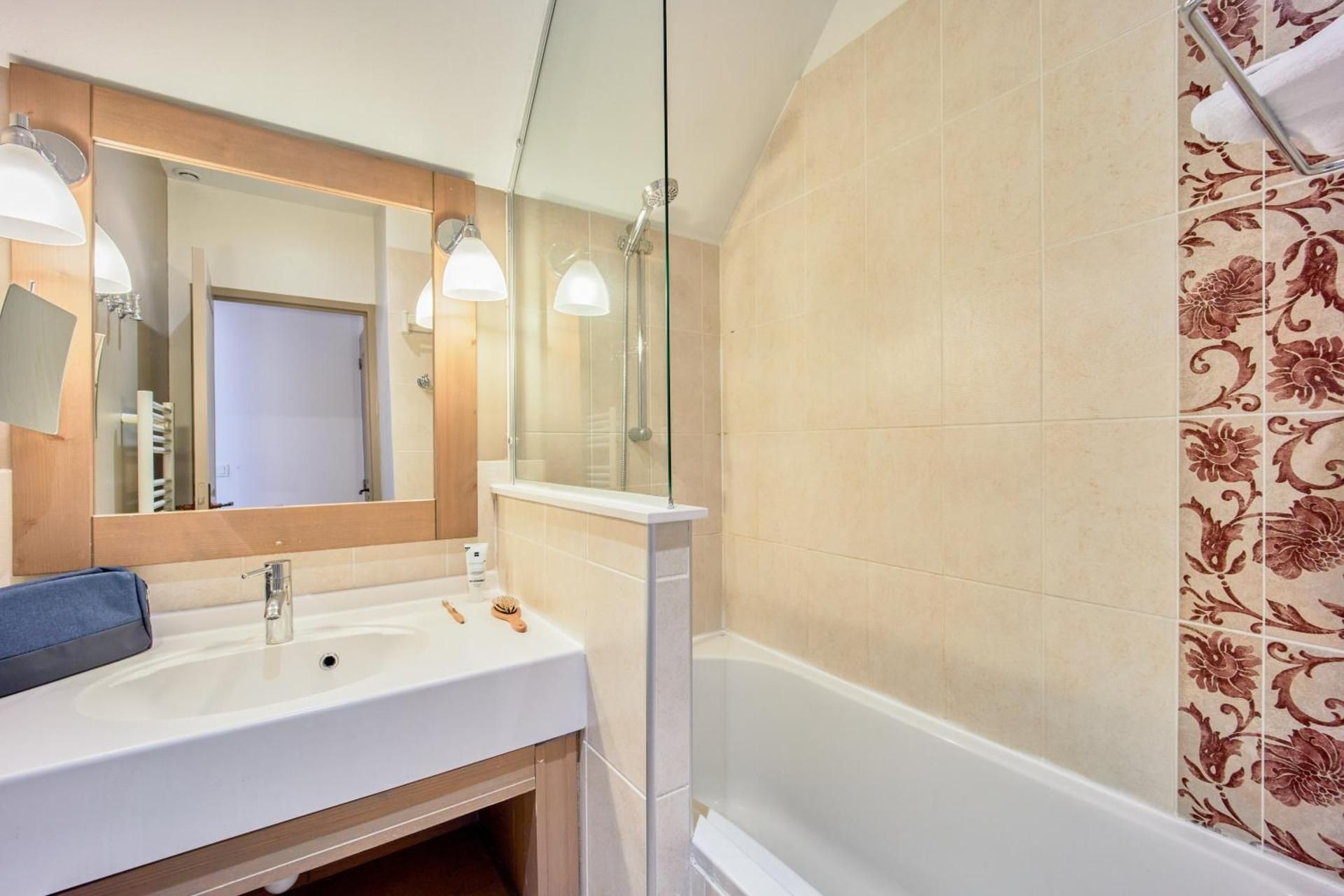 Two-Bedroom Duplex House with Sleeping Alcove and Terrace (8 People)