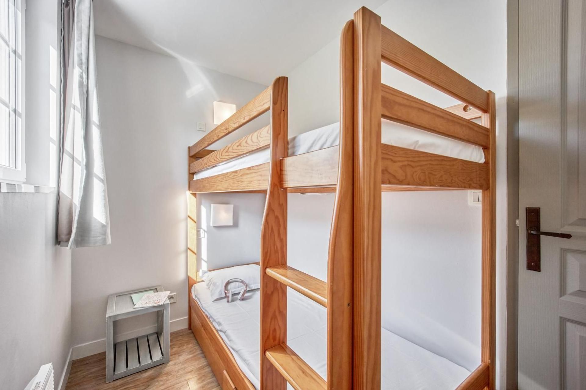 Two-Bedroom Duplex Apartment with Sleeping Alcove and Balcony (8 People)