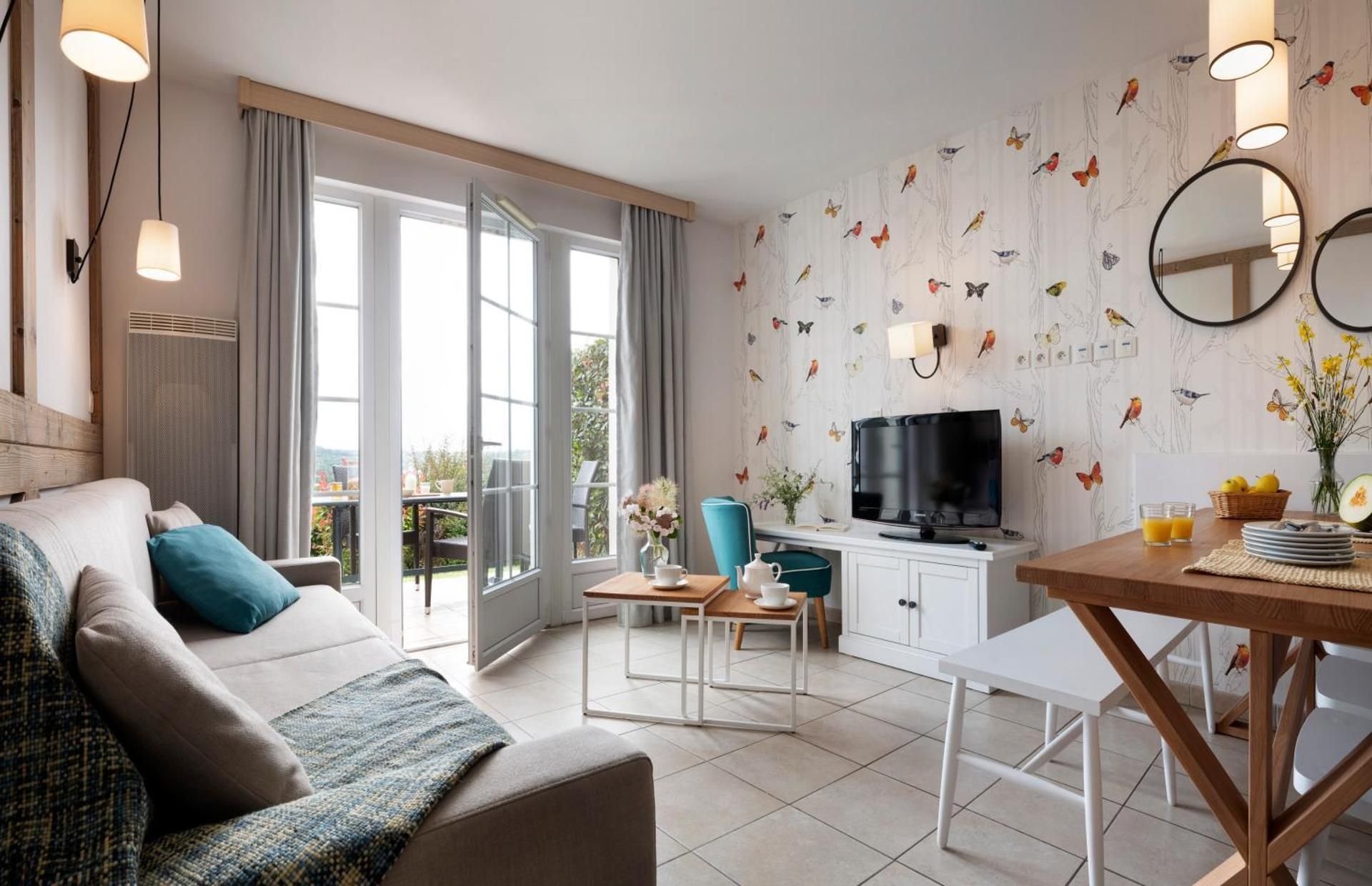 Two-Bedroom Duplex House with Terrace (6 People)