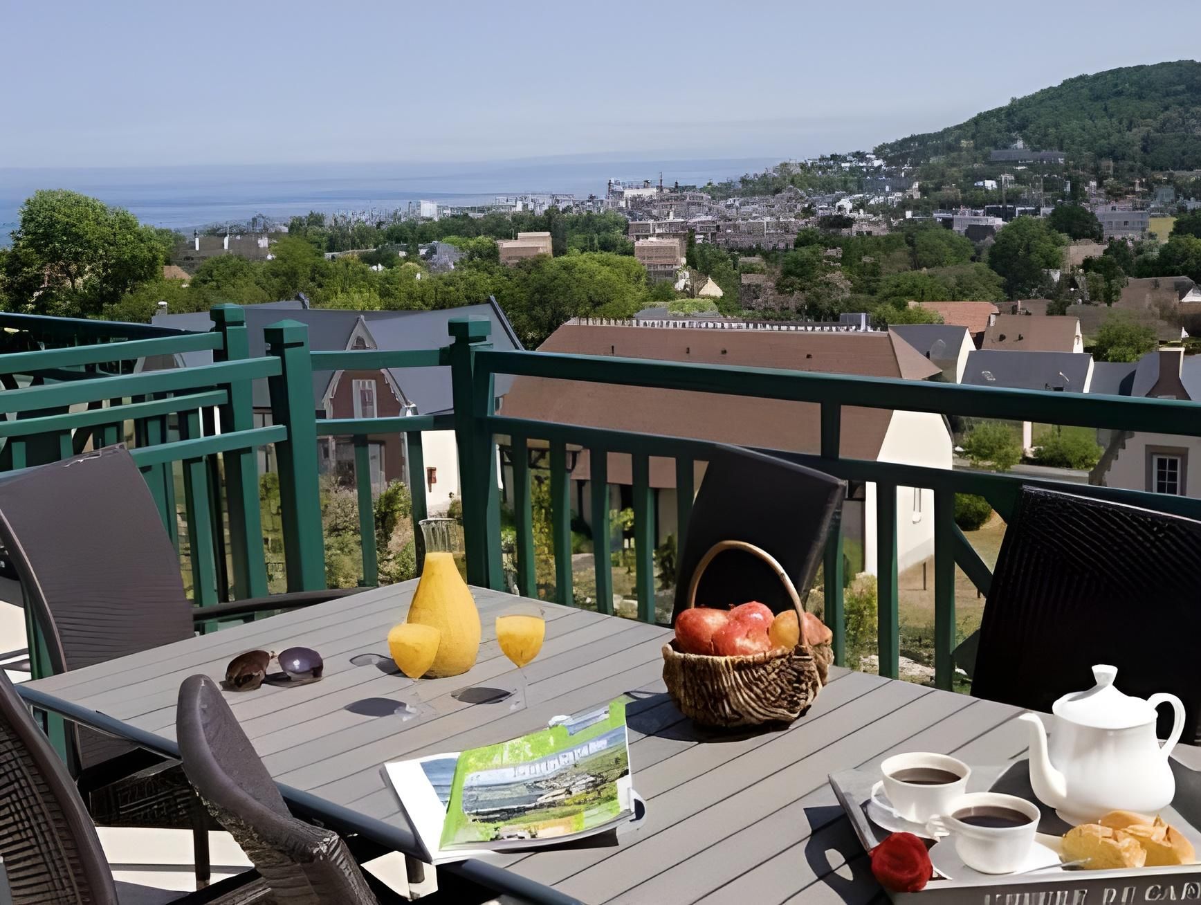 One-Bedroom Duplex House with Terrace (4 People)