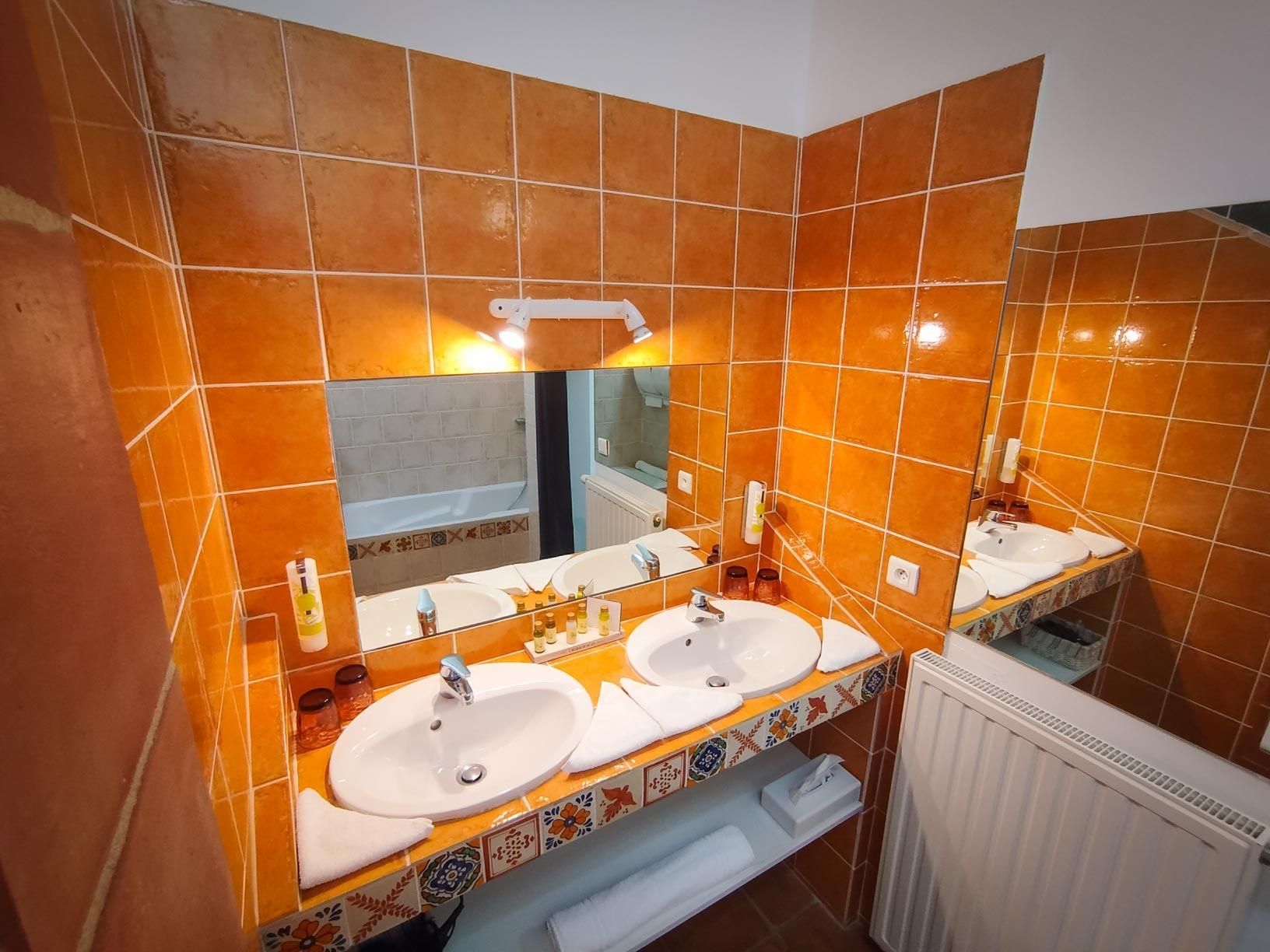 Peralta-Famille-Famille-Salle de bain privée séparée