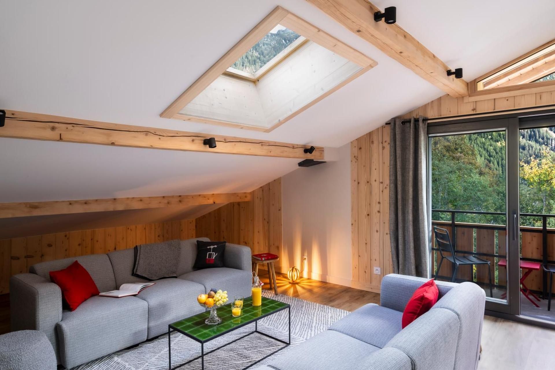 DELUXE APARTMENT