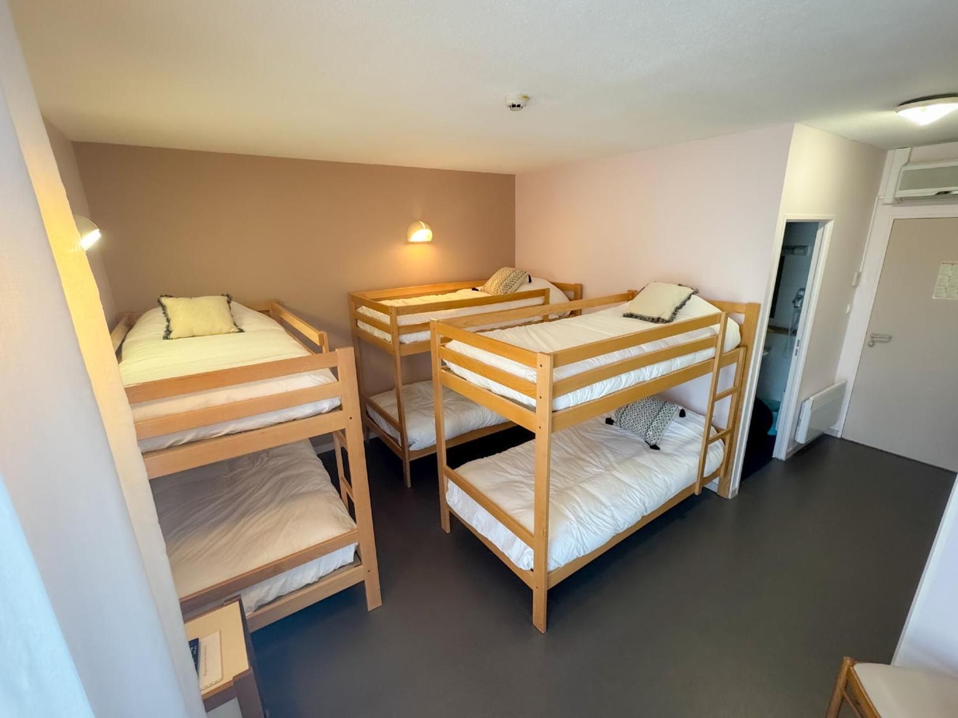 Mixed Dormitory Room