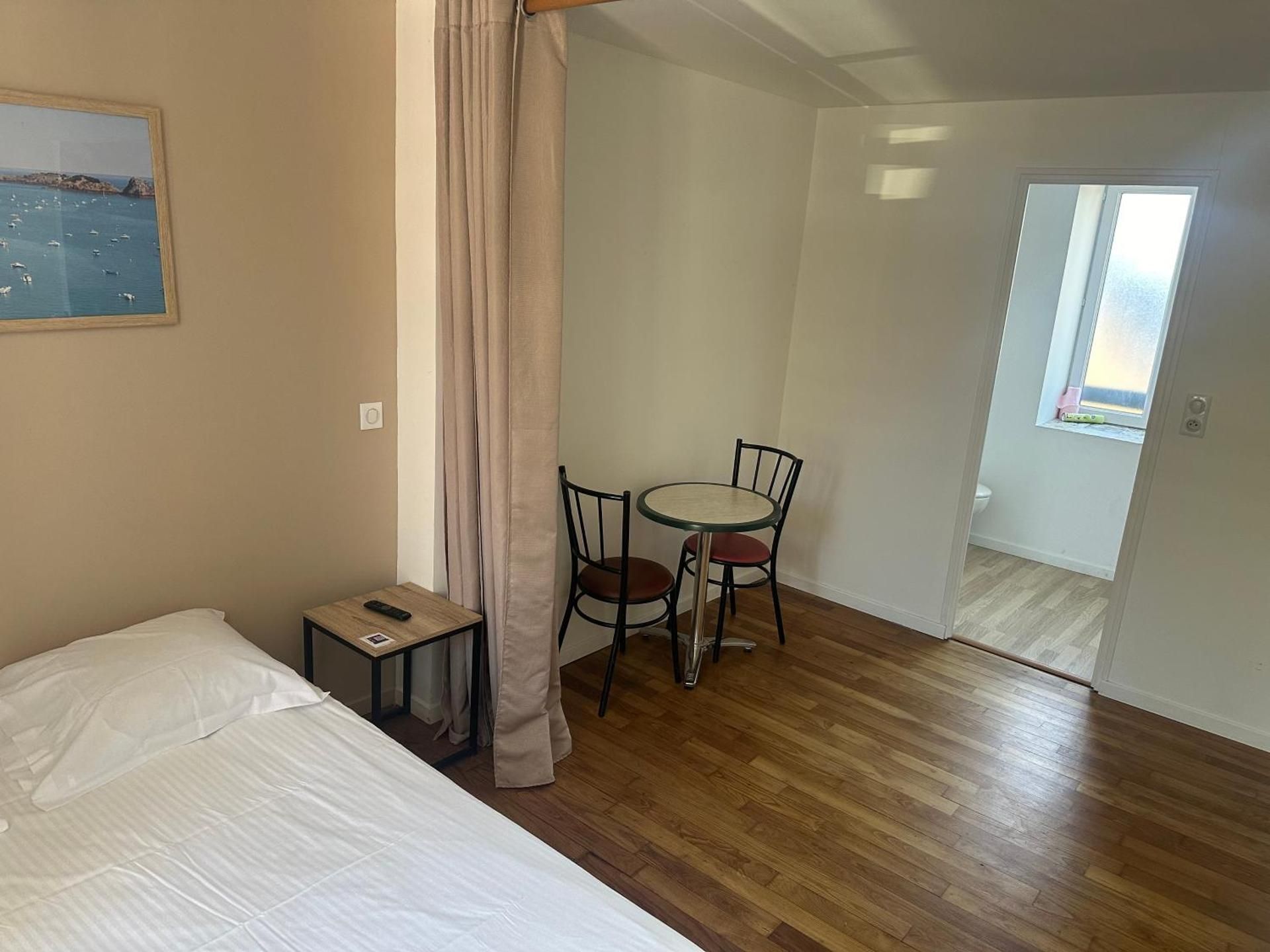 CHAMBRES / BEDROOM