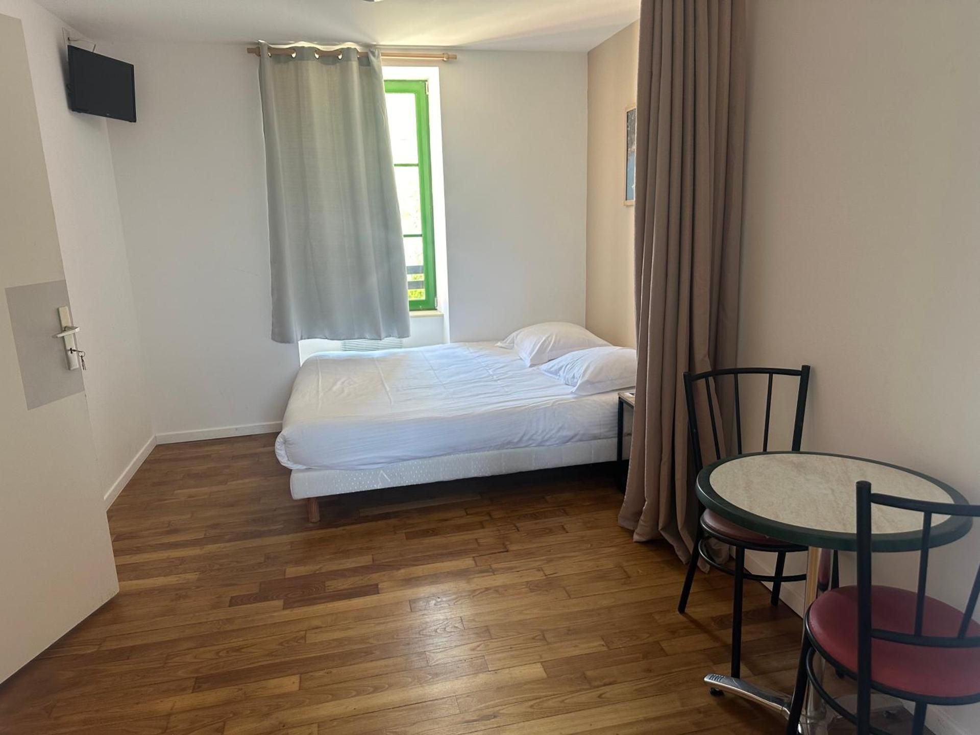 CHAMBRES / BEDROOM