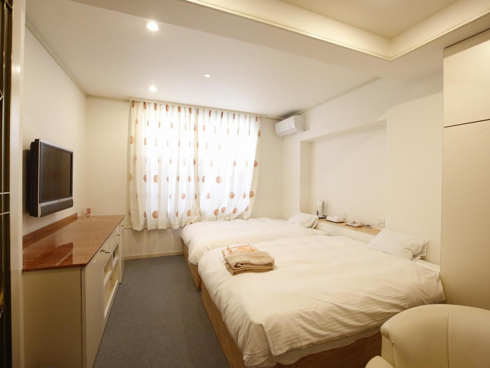 Twin Room with Two Queen Beds - Non-Smoking