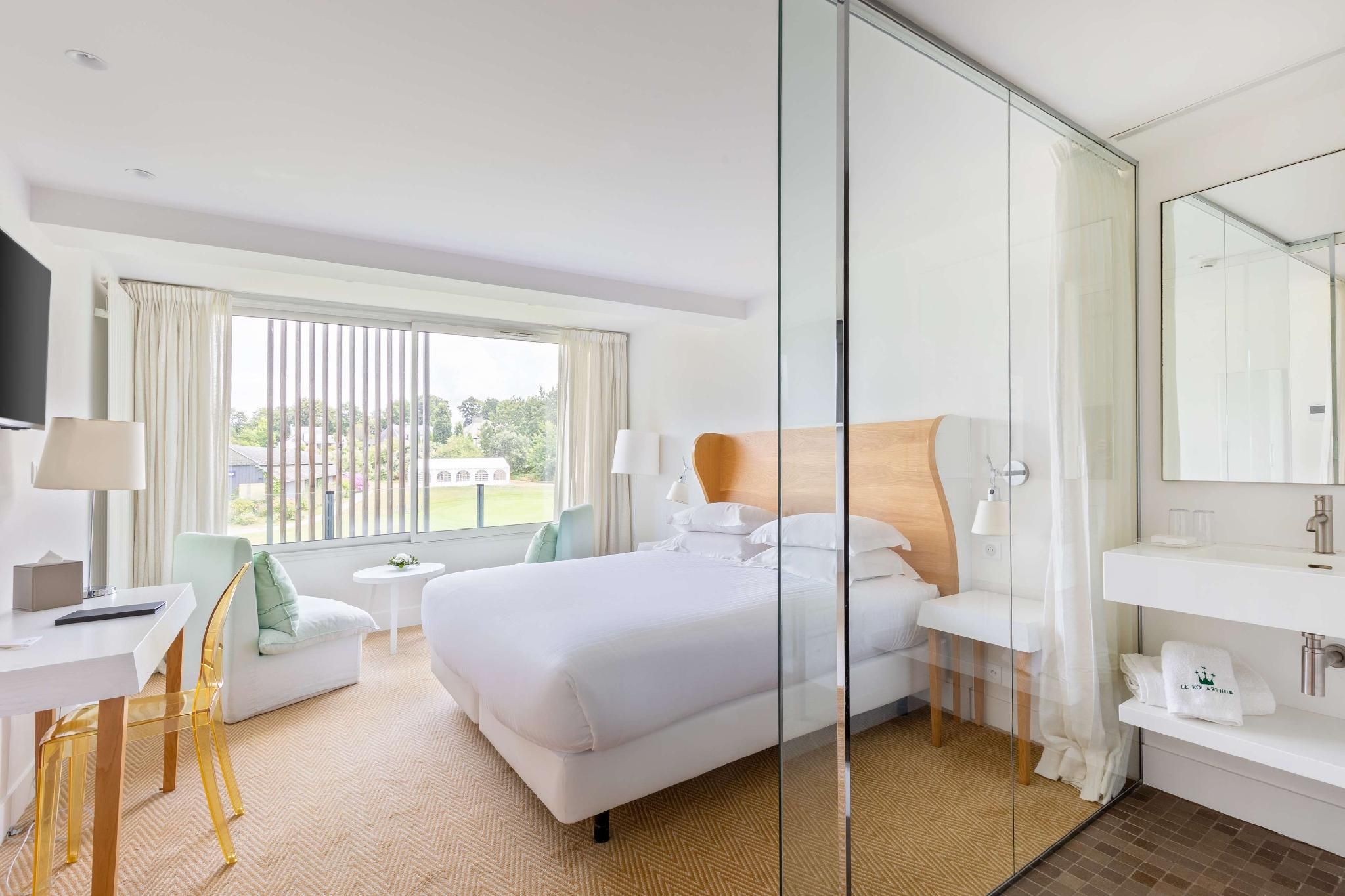 1 Queen Bed, Nonsmoking, Superior Room, Park View, Terrace