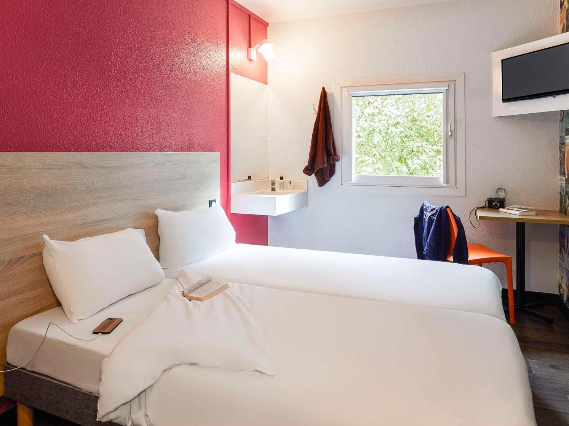 Tandem Room For Up To 2 Travelers Maximum